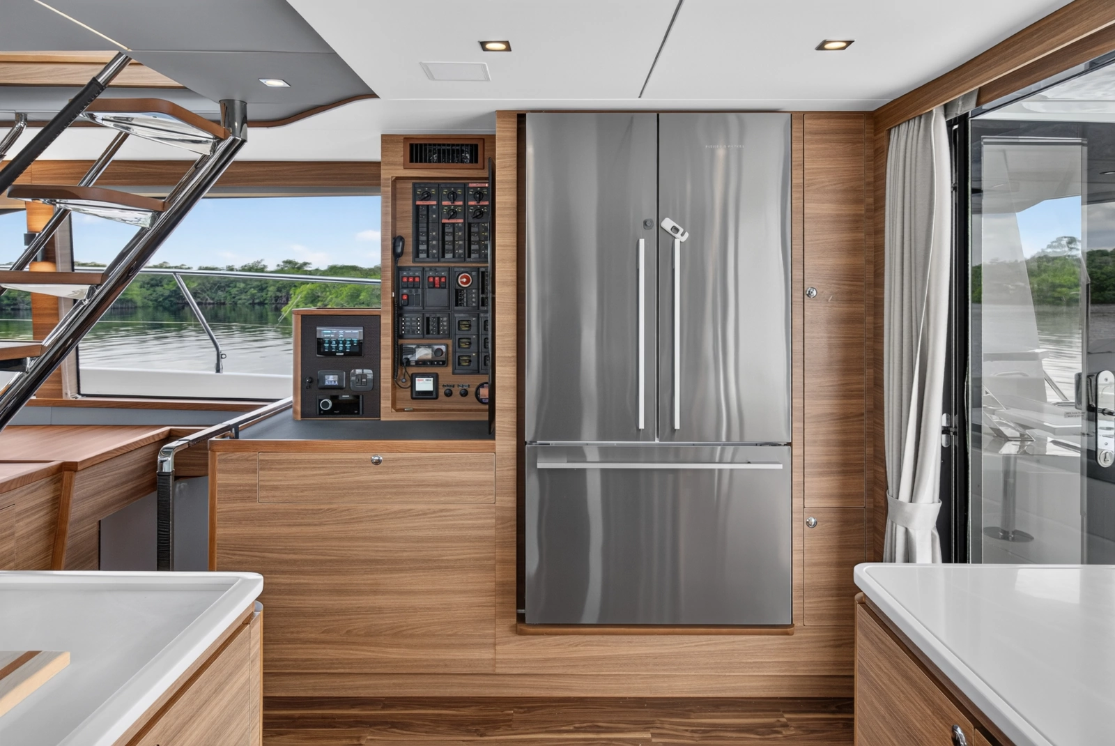 2025 Aquila 54 YACHT