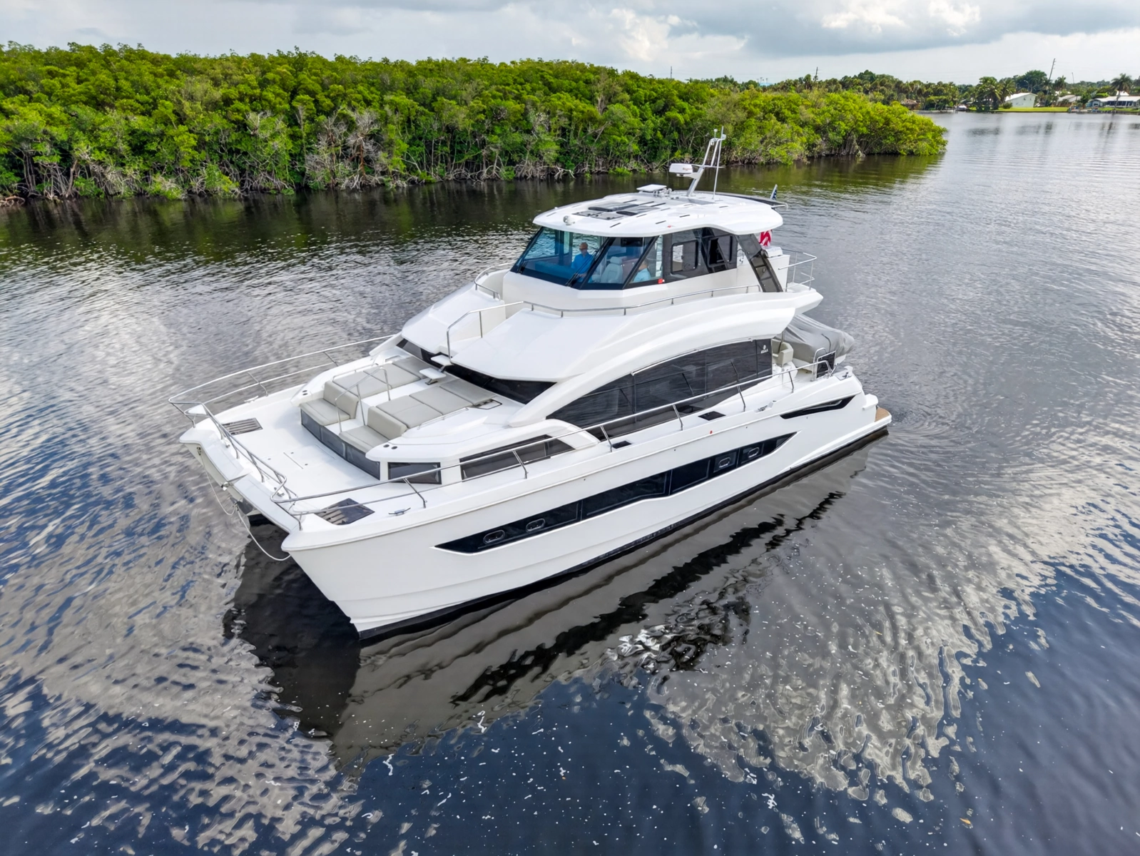 2025 Aquila 54 YACHT