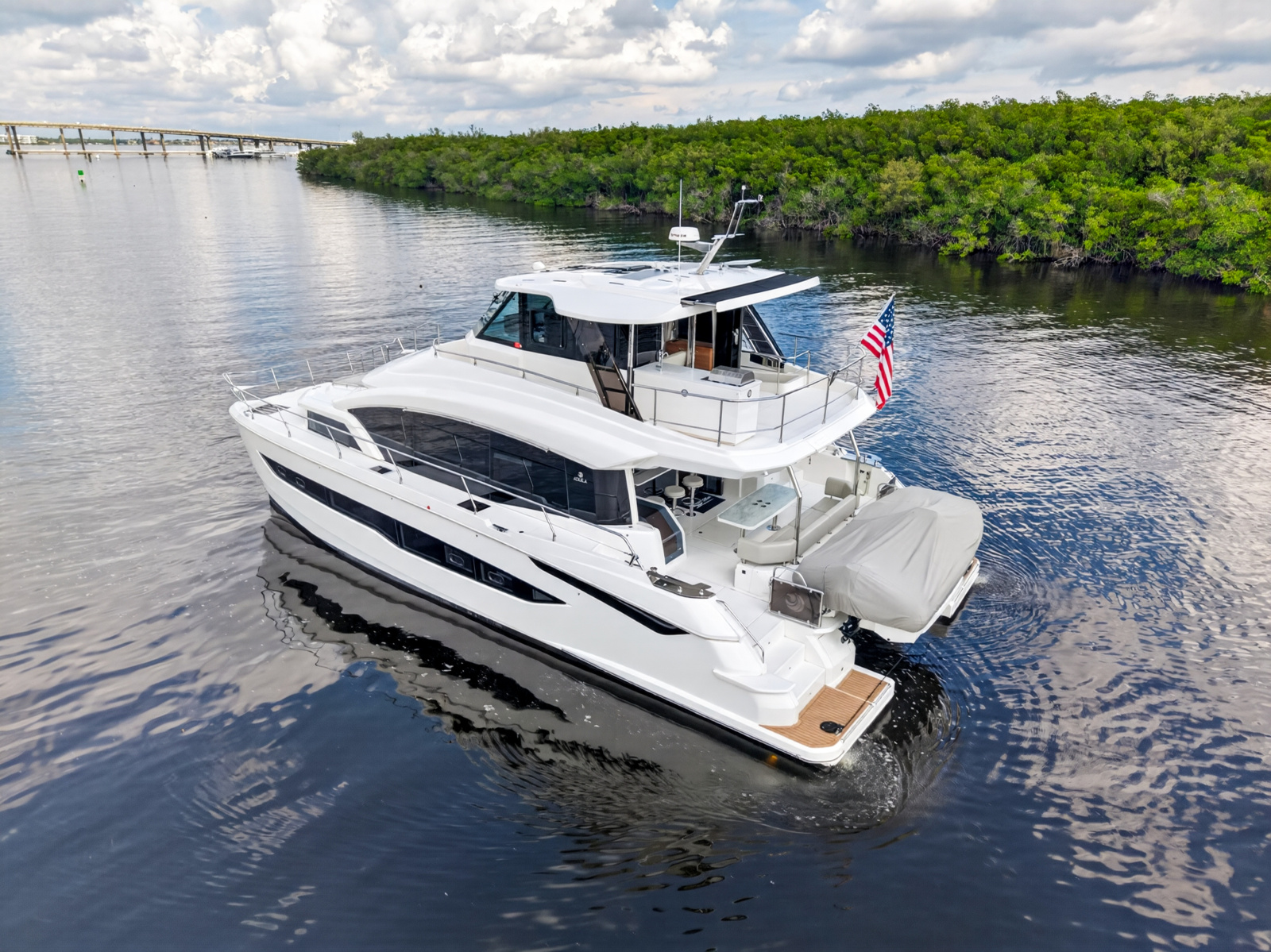 2025 Aquila 54 YACHT
