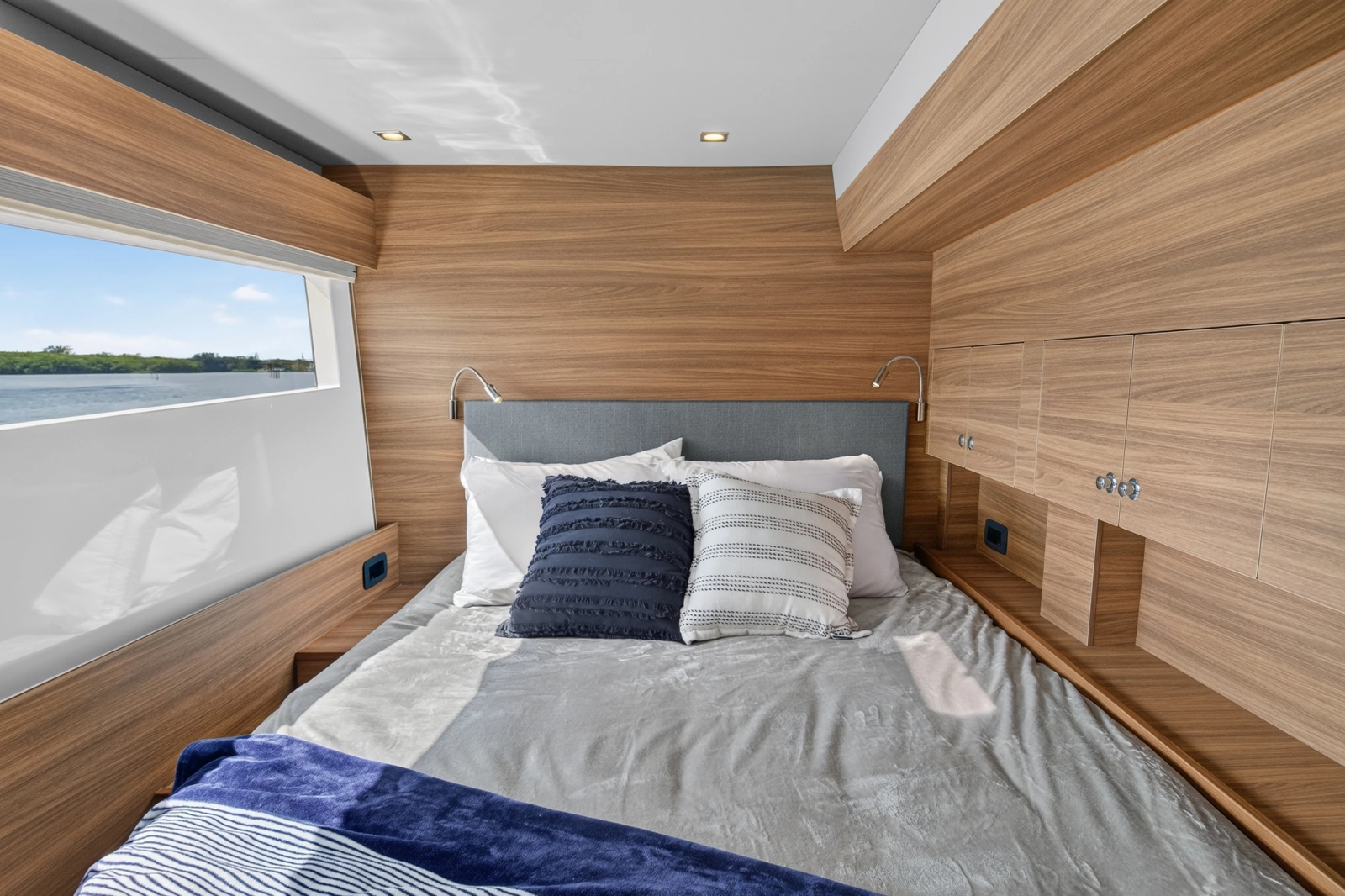2025 Aquila 54 YACHT
