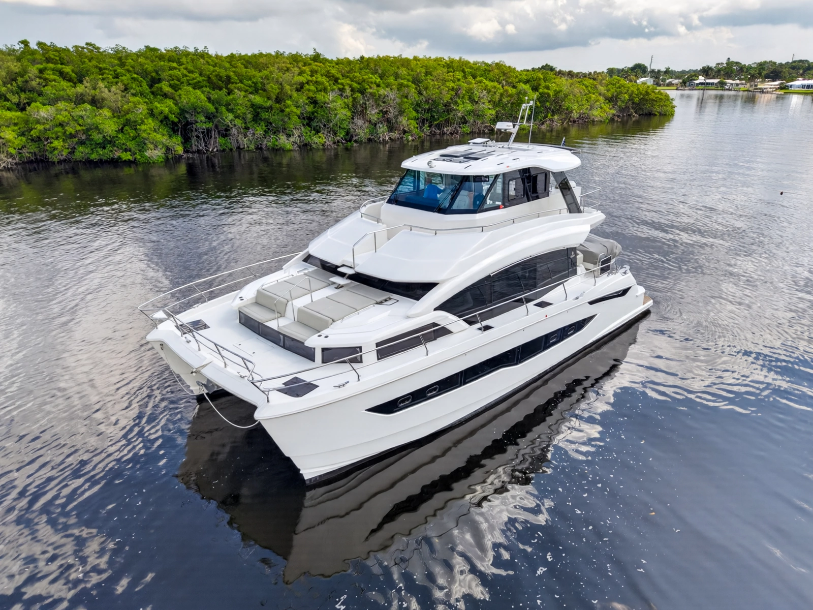 2025 Aquila 54 YACHT