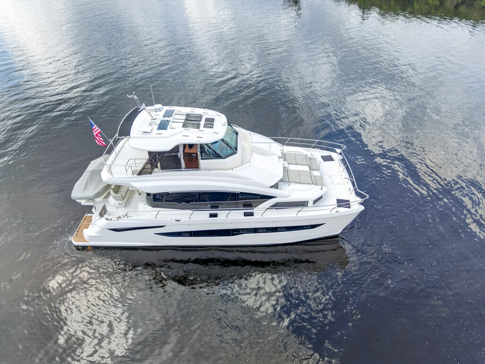 2025 Aquila 54 YACHT