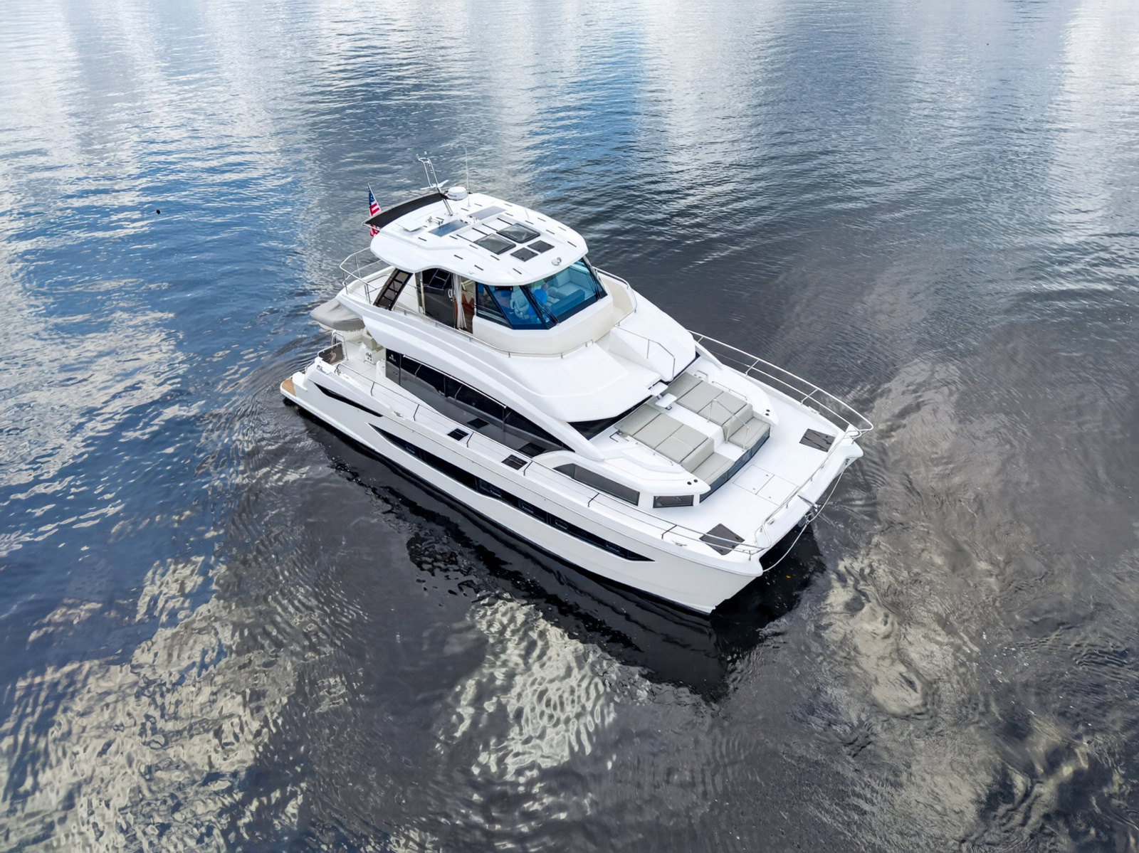 2025 Aquila 54 YACHT