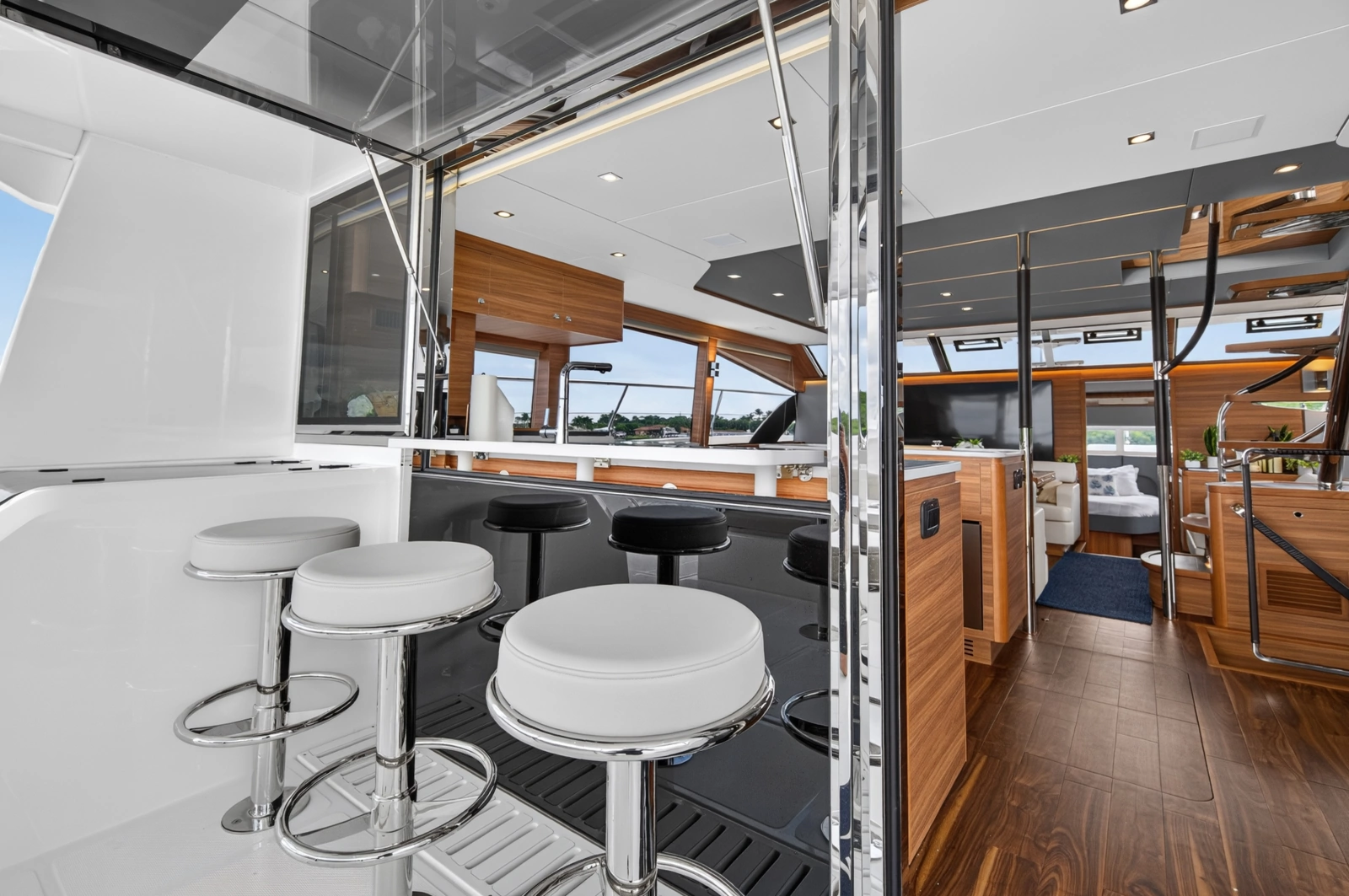 2025 Aquila 54 YACHT