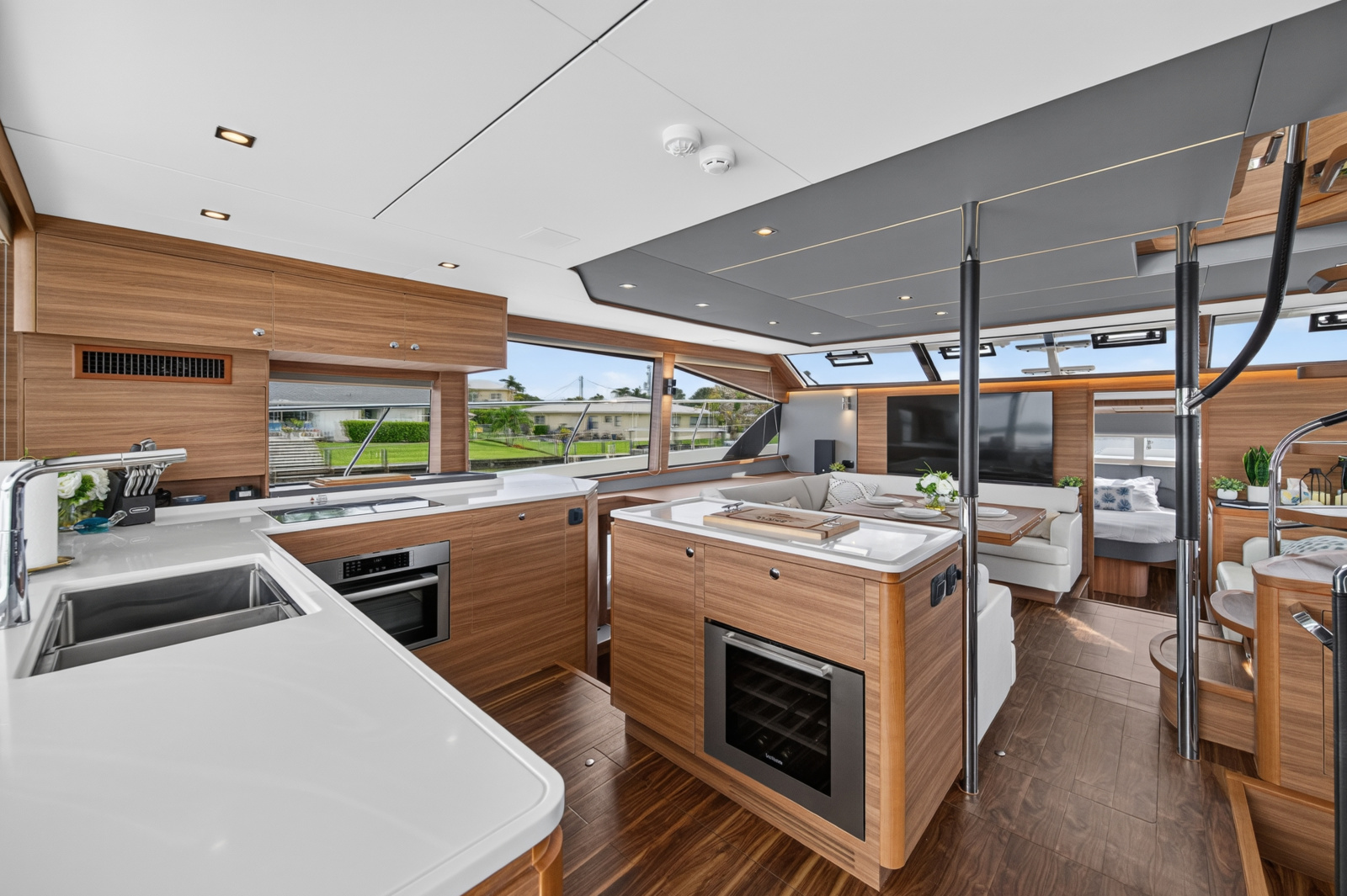 2025 Aquila 54 YACHT