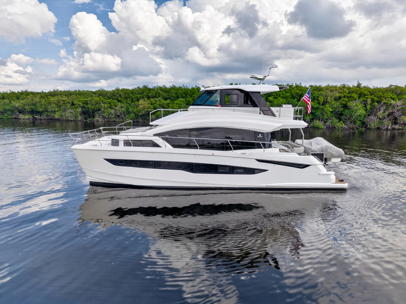 2025 Aquila 54 YACHT
