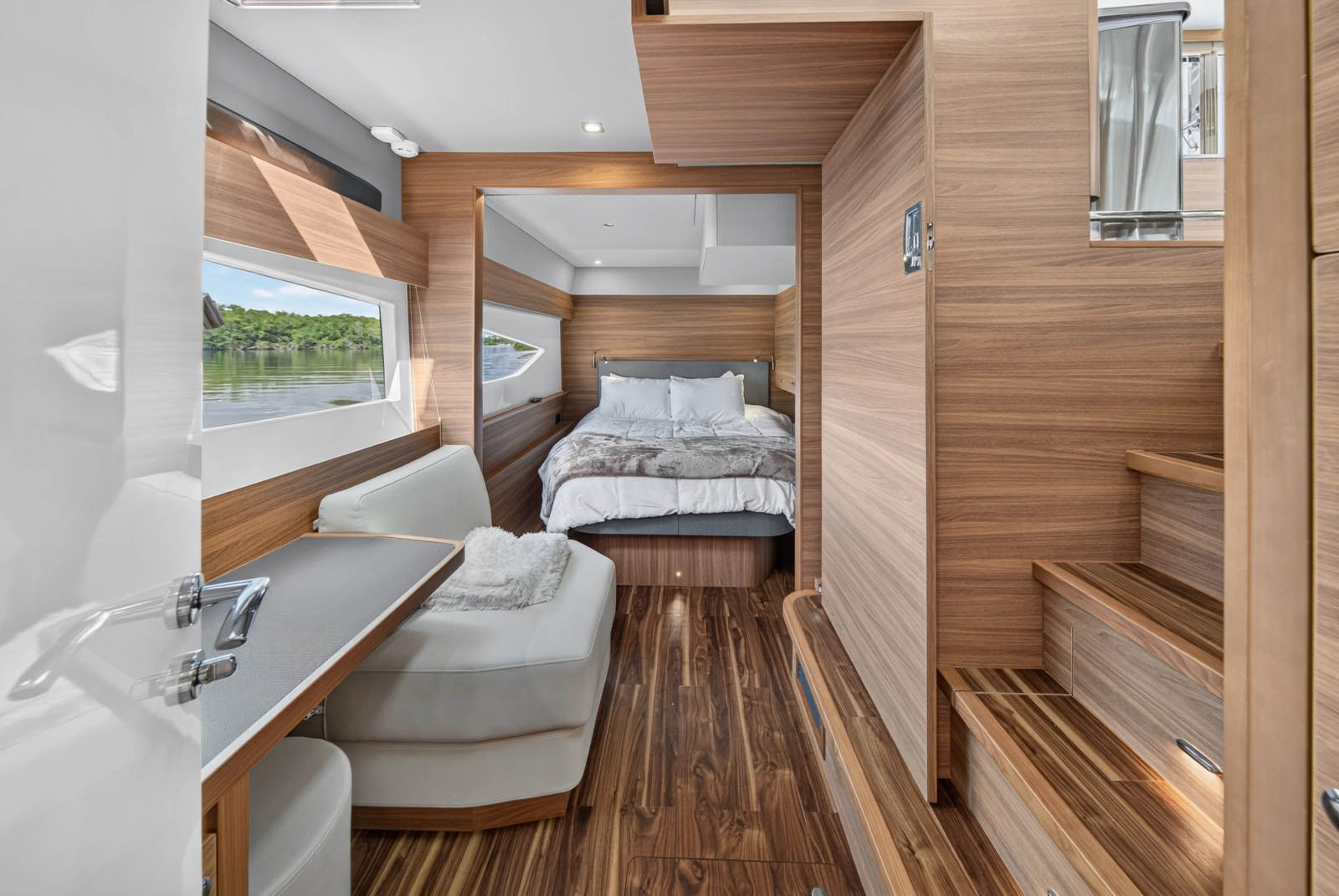 2025 Aquila 54 YACHT