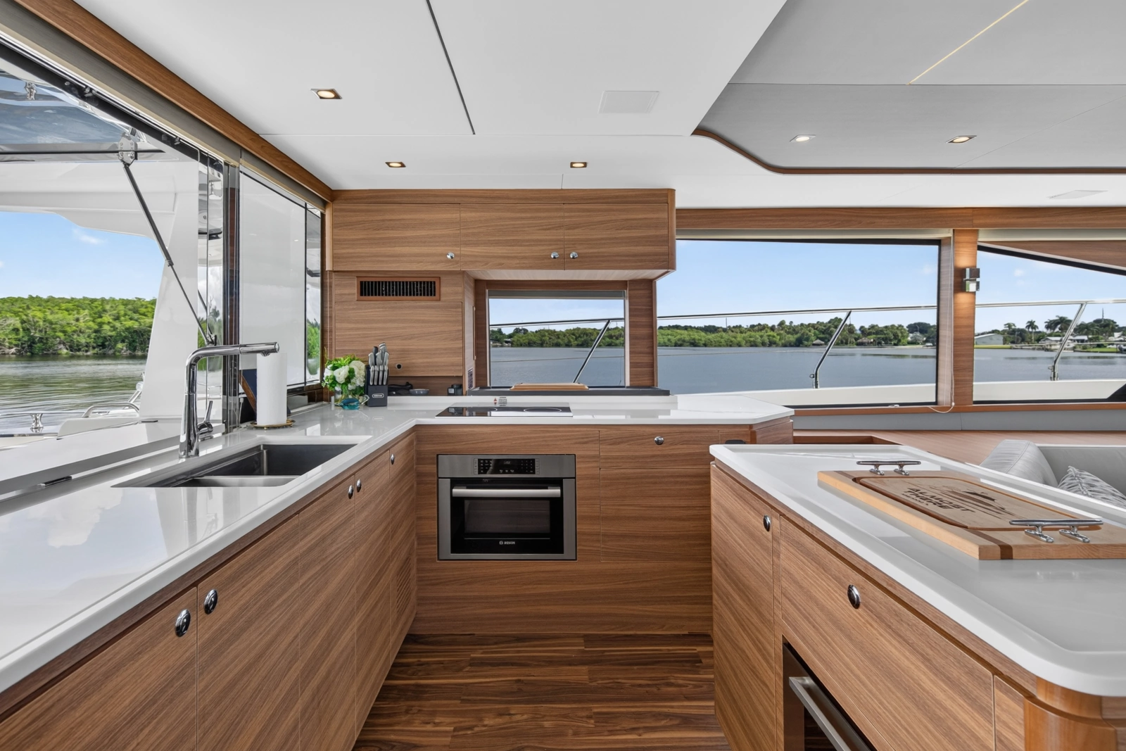 2025 Aquila 54 YACHT