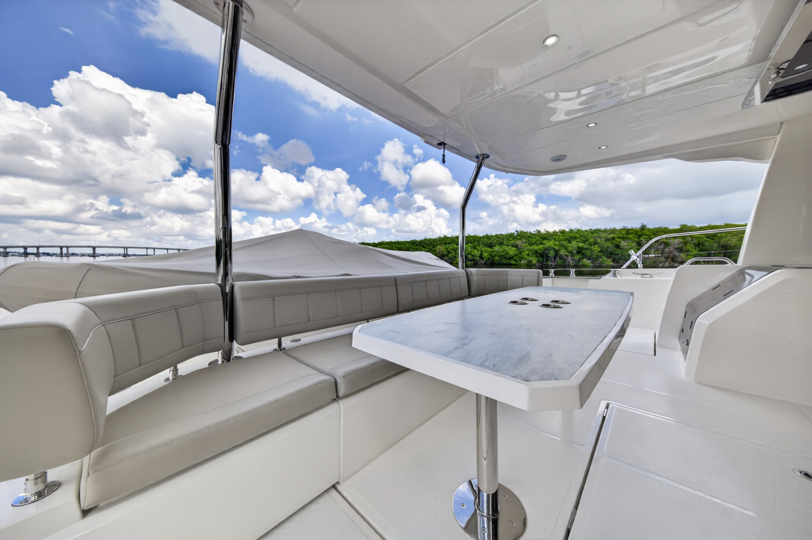 2025 Aquila 54 YACHT