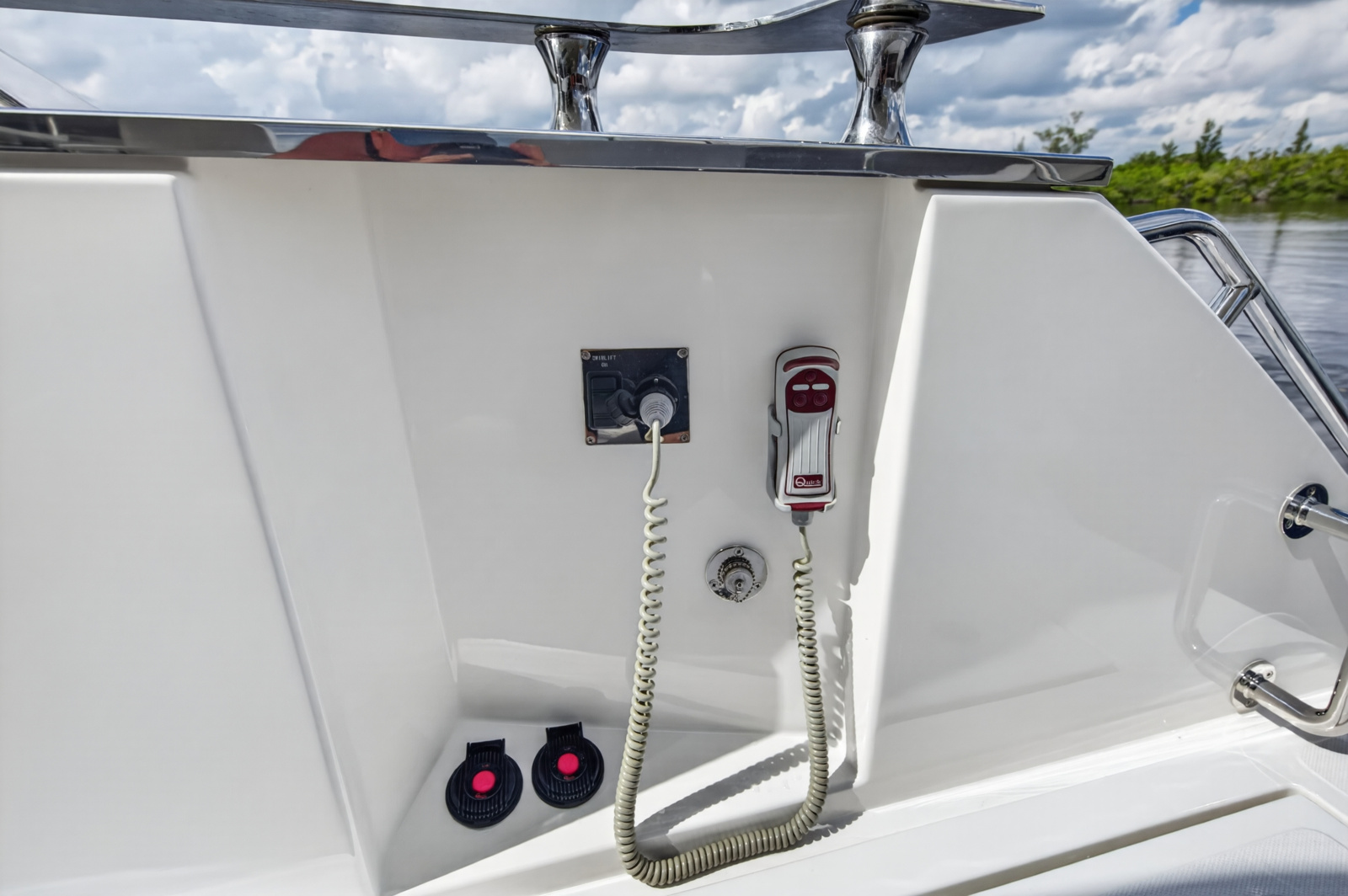 2025 Aquila 54 YACHT