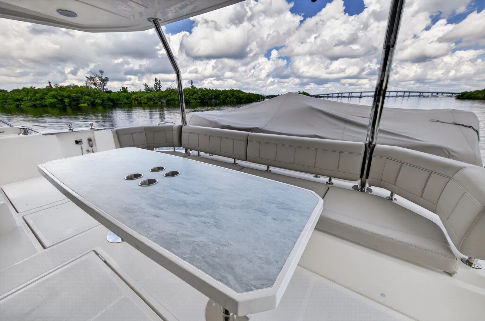 2025 Aquila 54 YACHT