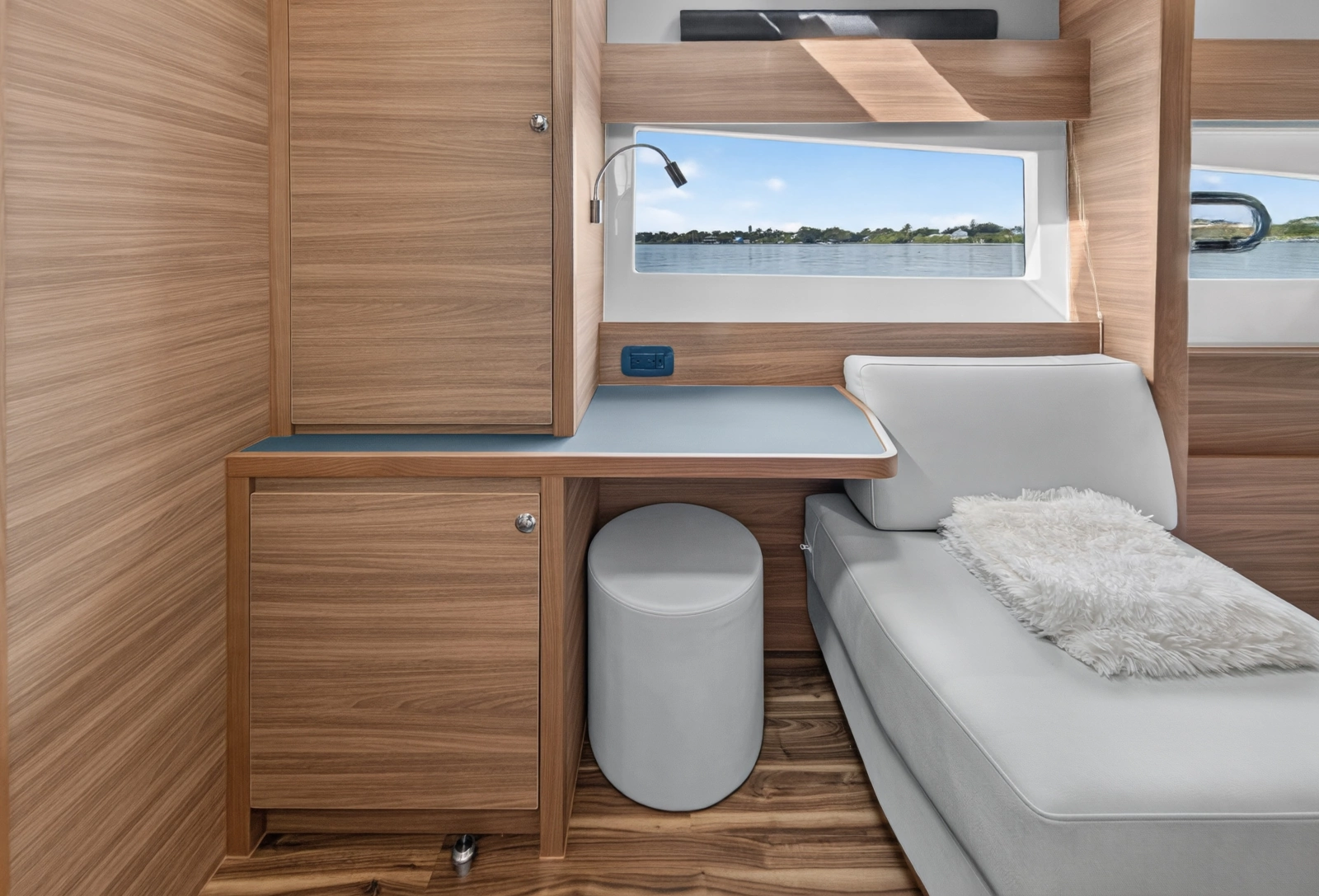 2025 Aquila 54 YACHT