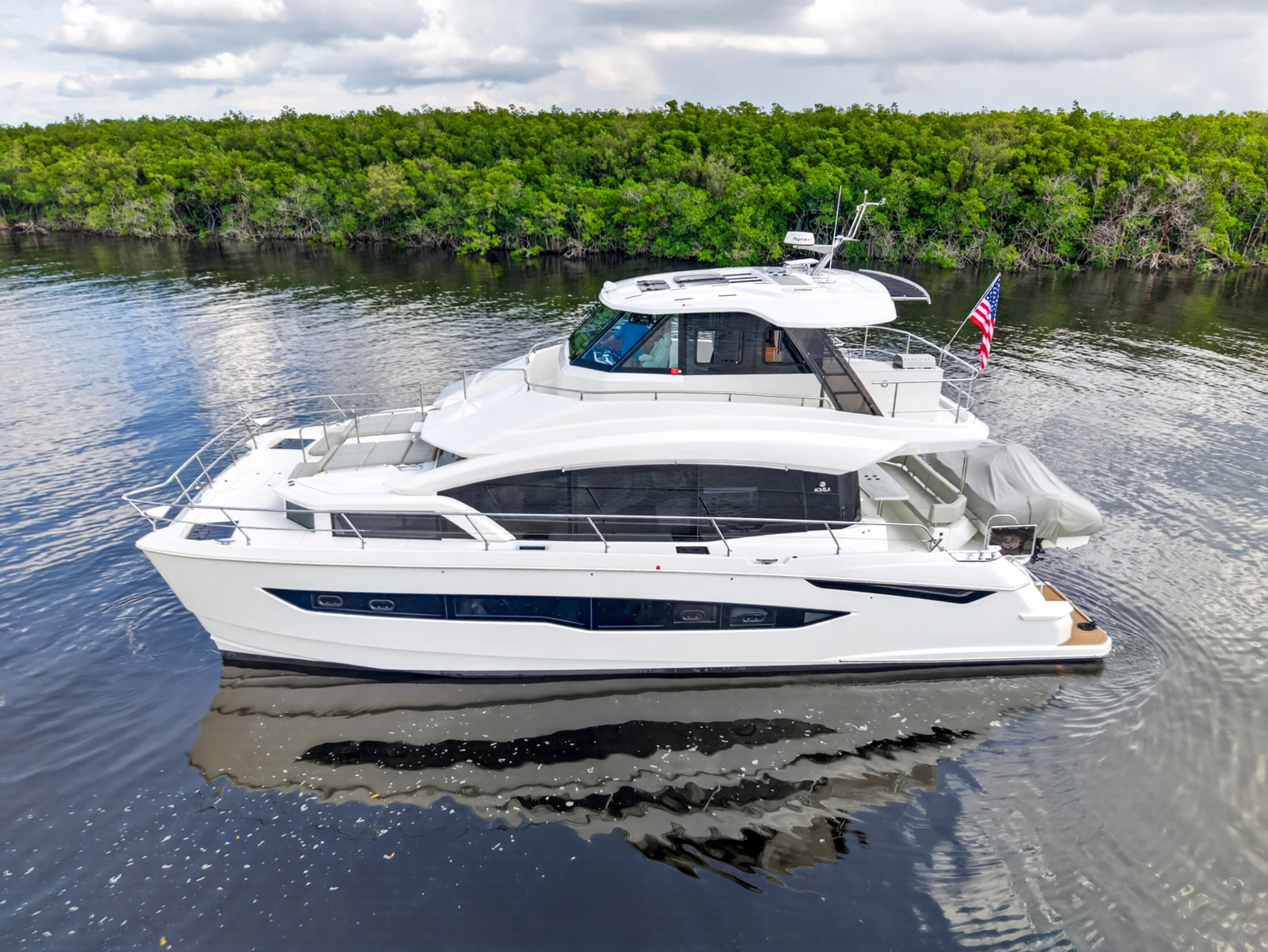 2025 Aquila 54 YACHT