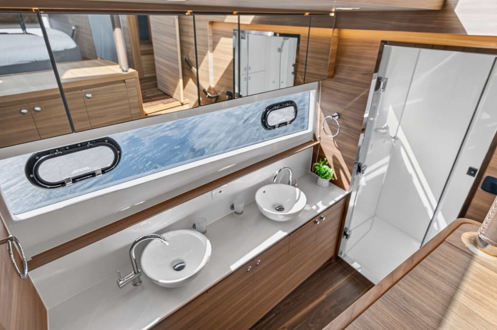 2025 Aquila 54 YACHT