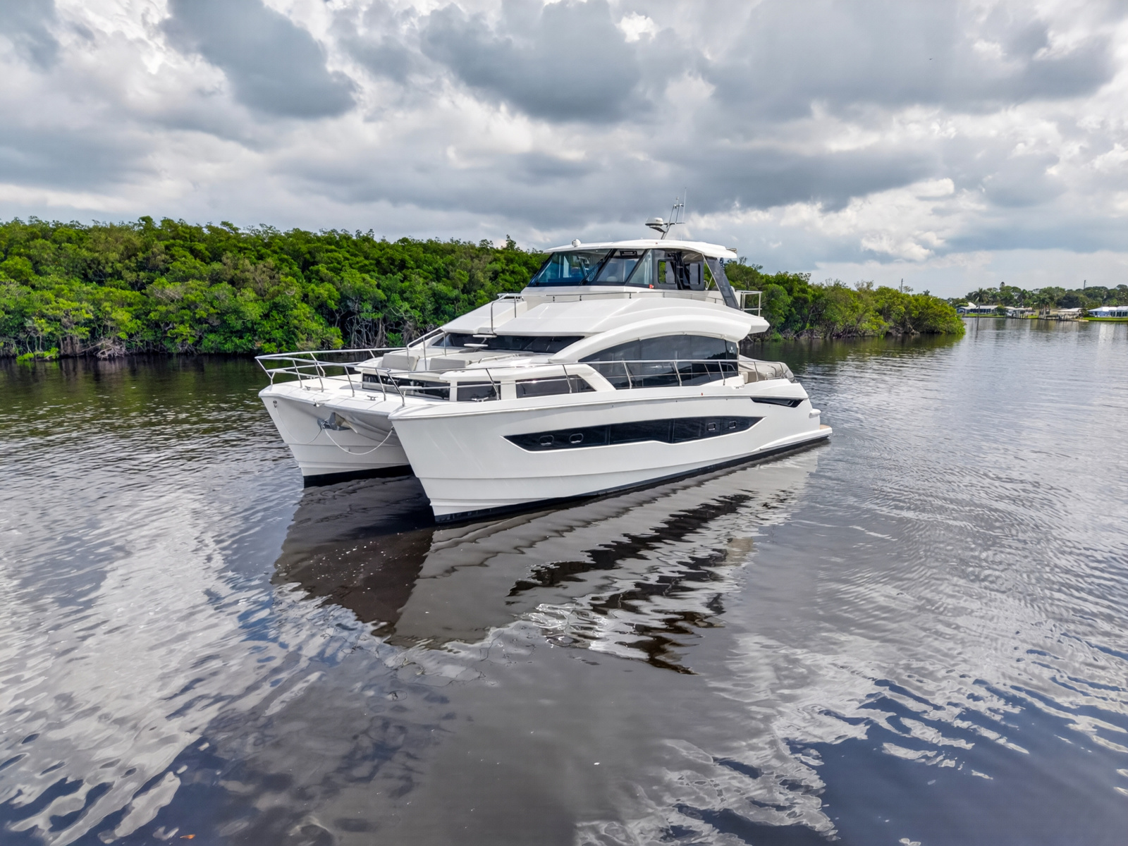 2025 Aquila 54 YACHT