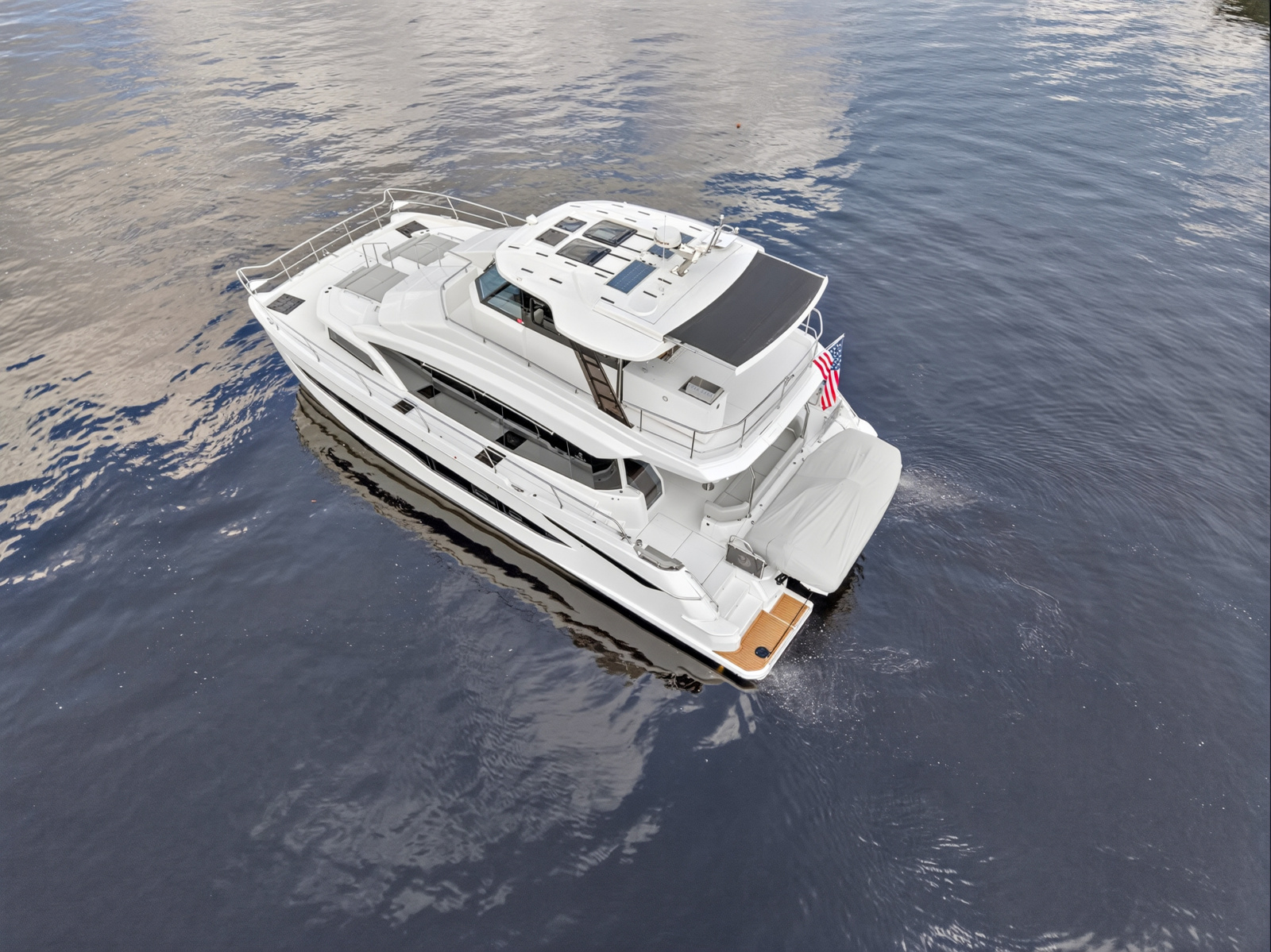 2025 Aquila 54 YACHT