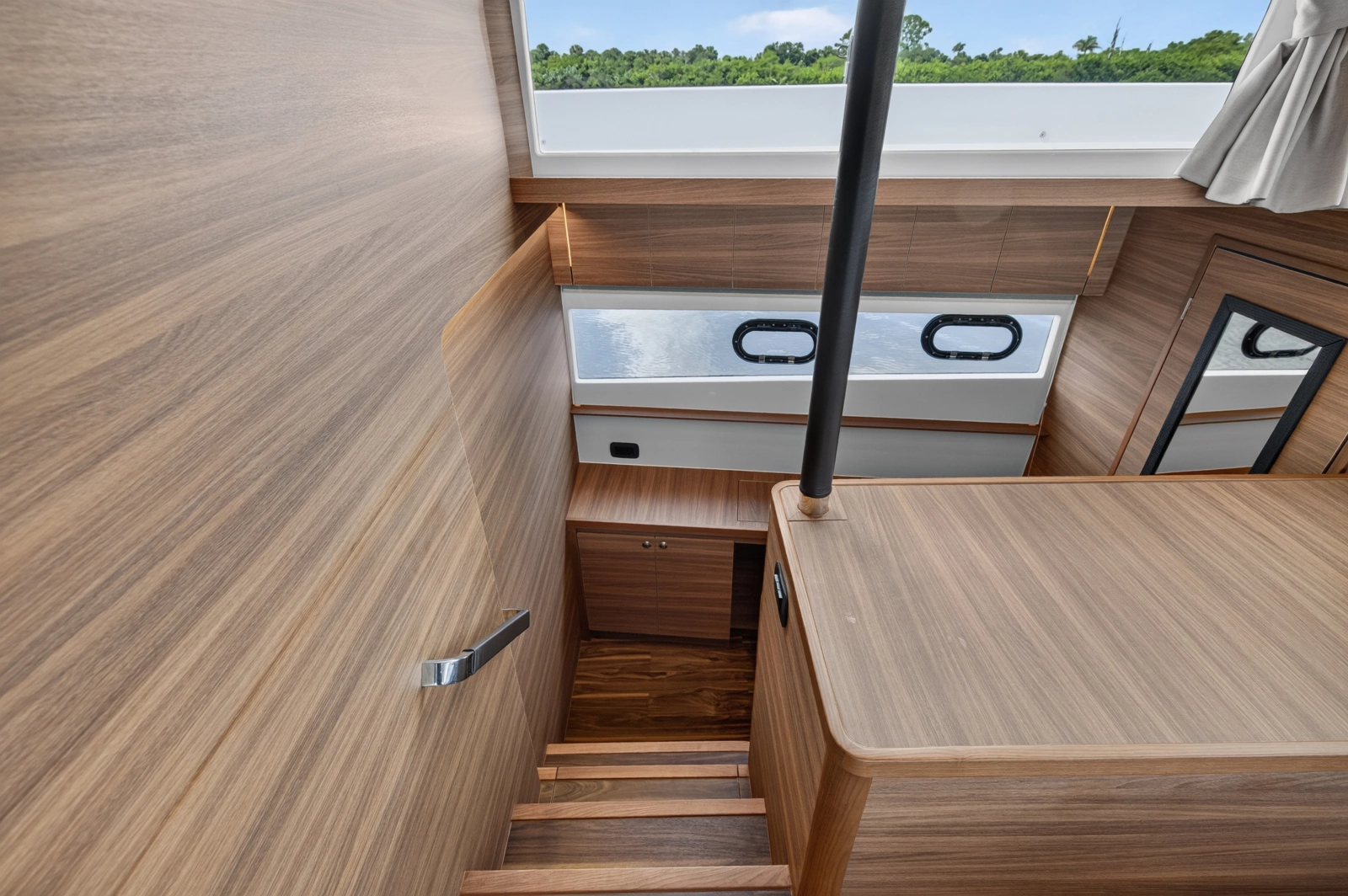 2025 Aquila 54 YACHT