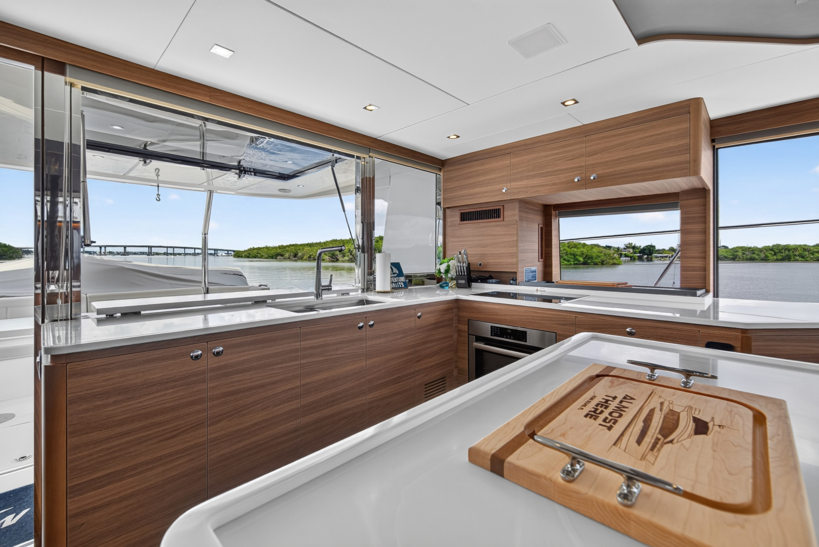 2025 Aquila 54 YACHT