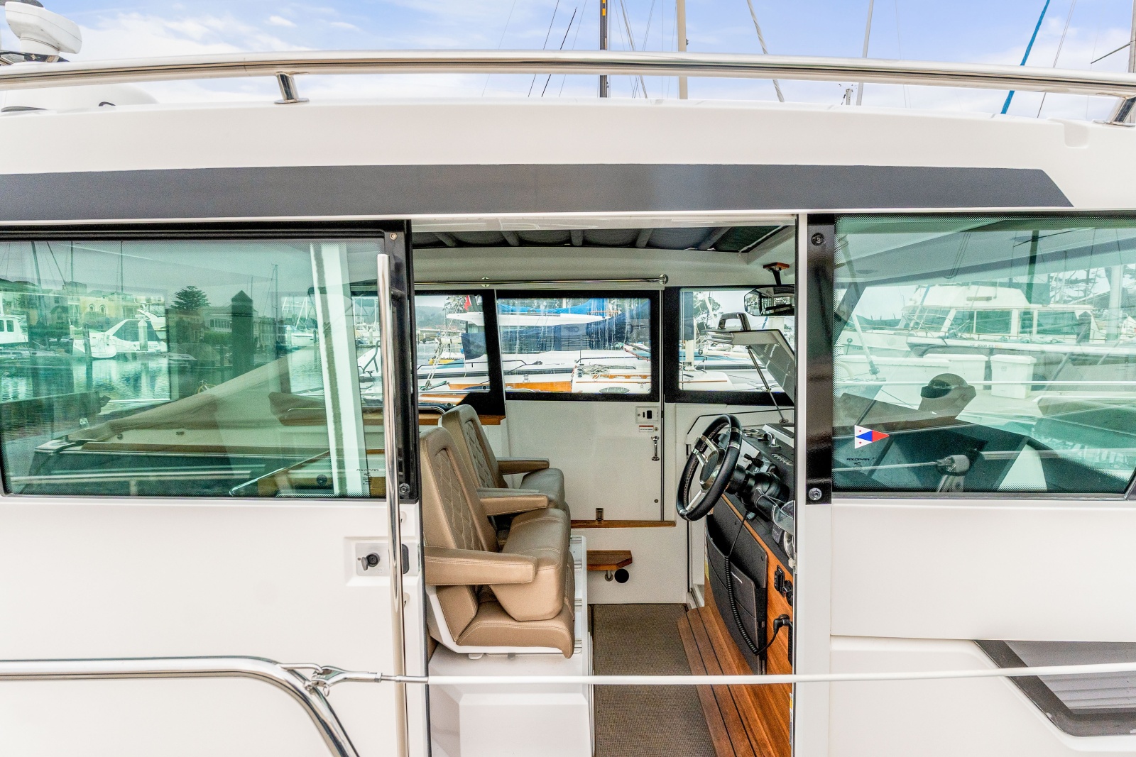 2019 Axopar 37 Cabin