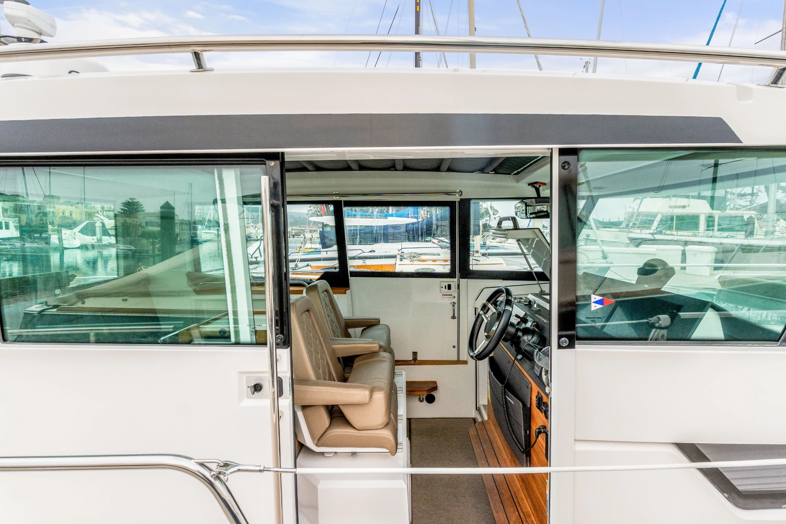 2019 Axopar 37 Cabin