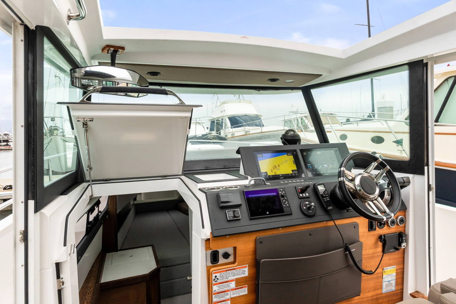 2019 Axopar 37 Cabin