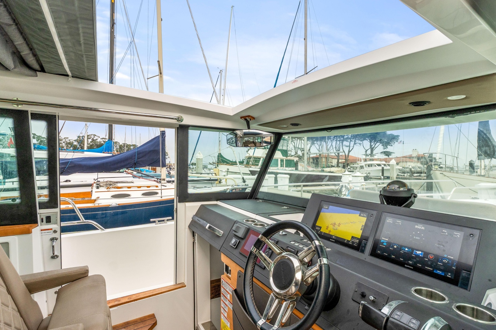 2019 Axopar 37 Cabin