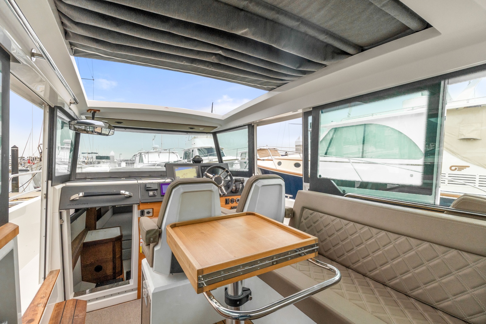 2019 Axopar 37 Cabin