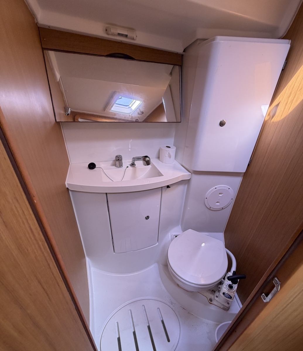 2010 Jeanneau Sun Odyssey 42 DS