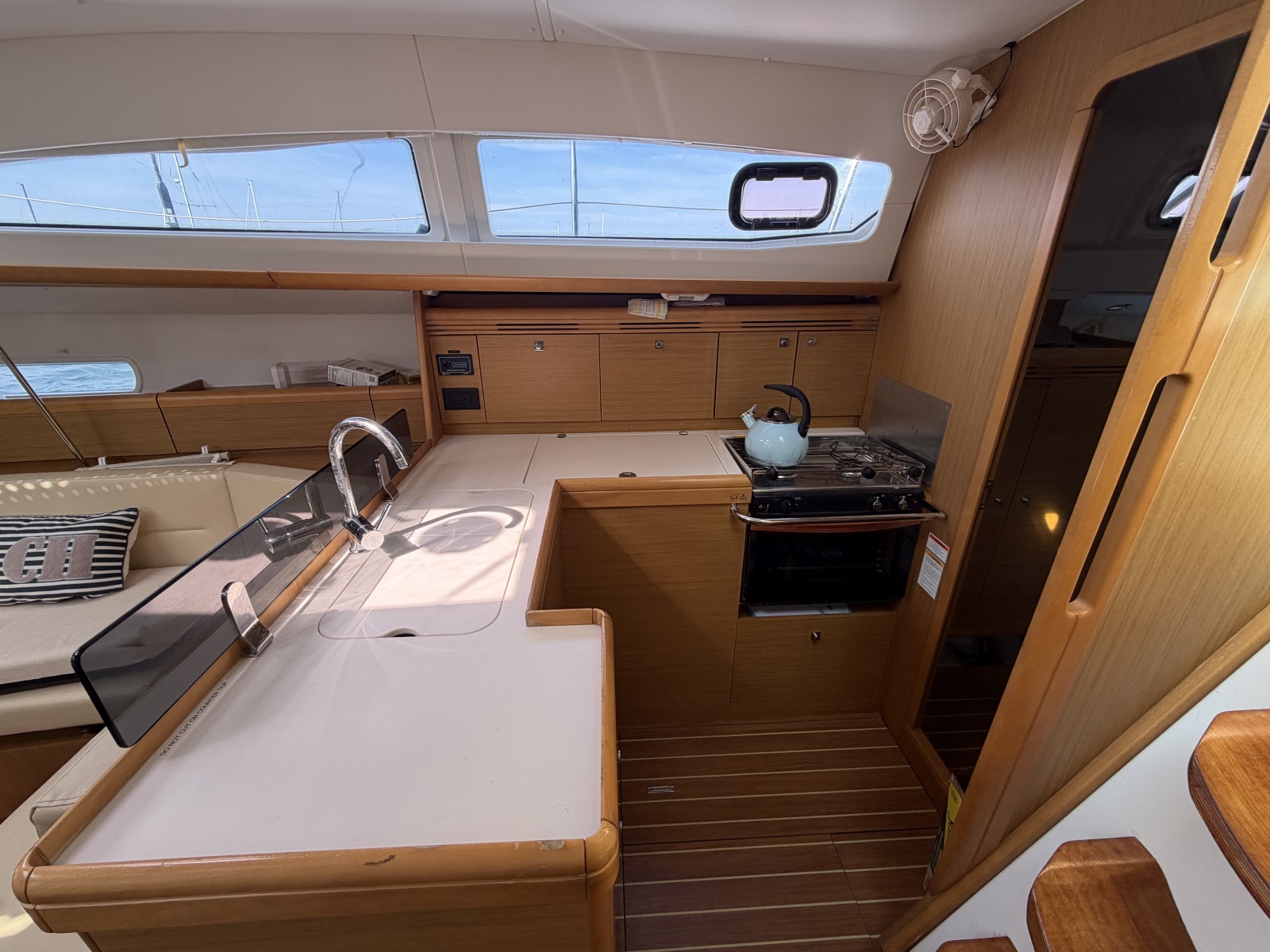 2010 Jeanneau Sun Odyssey 42 DS