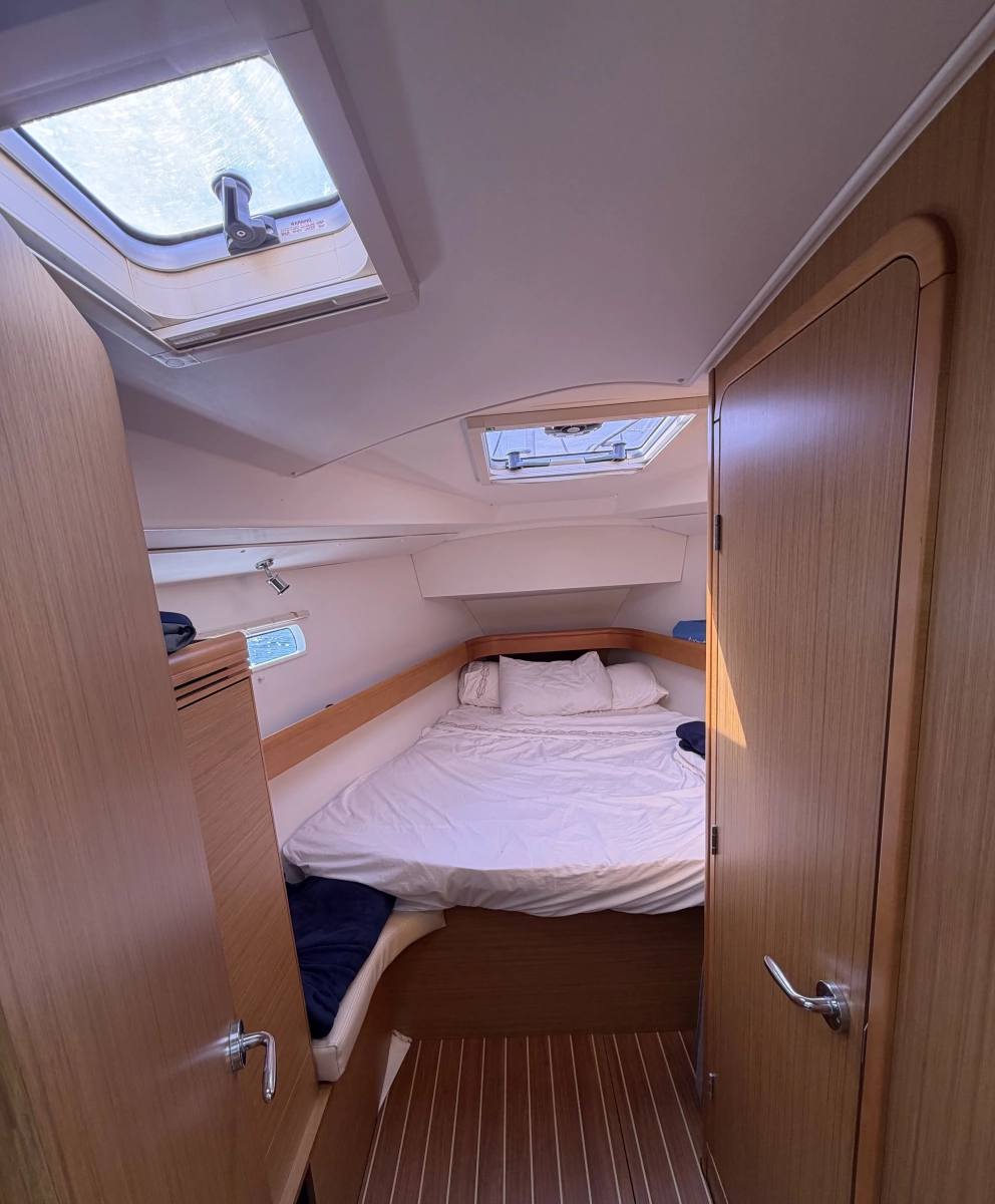 2010 Jeanneau Sun Odyssey 42 DS