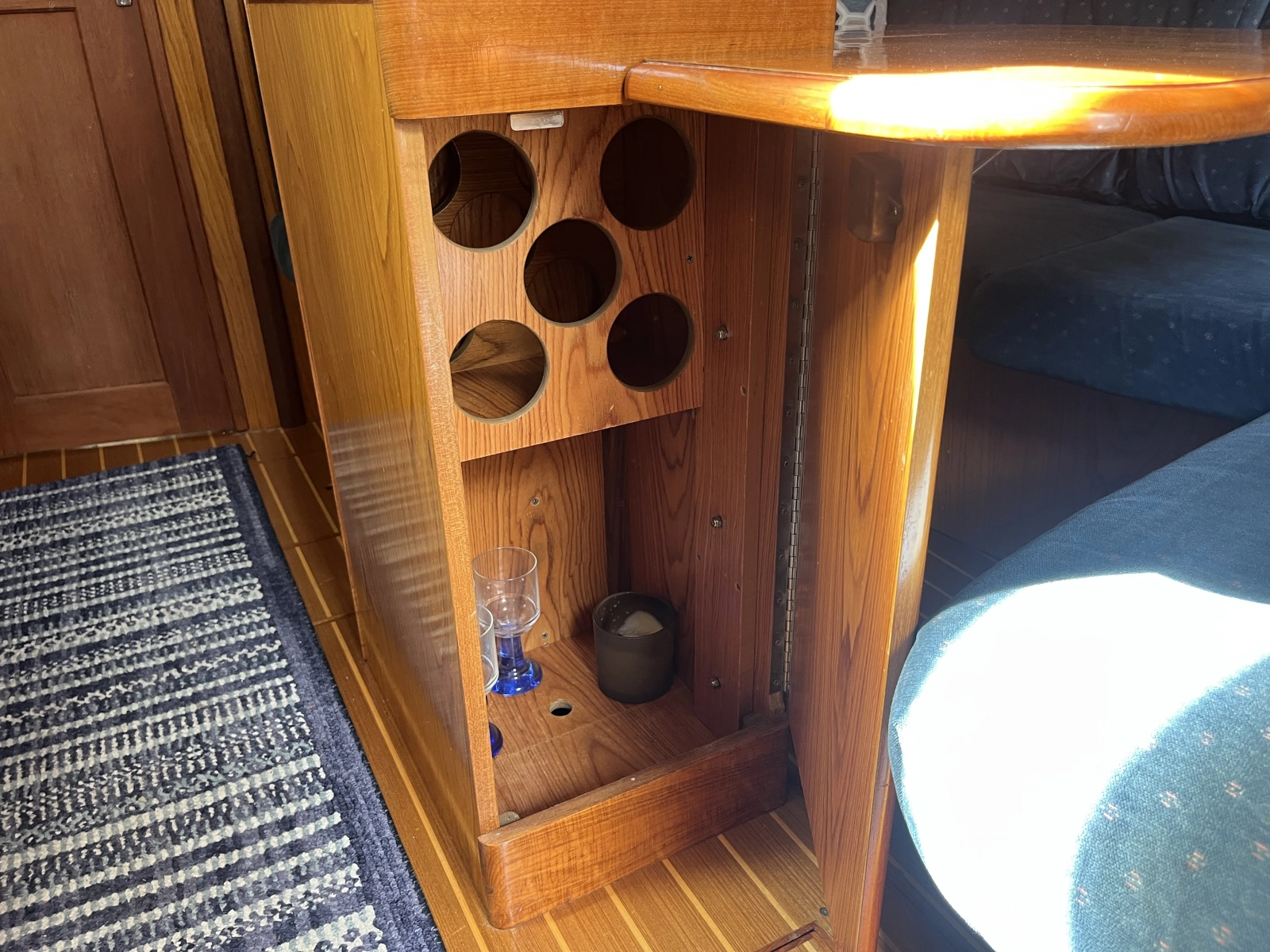 2000 Hunter 410