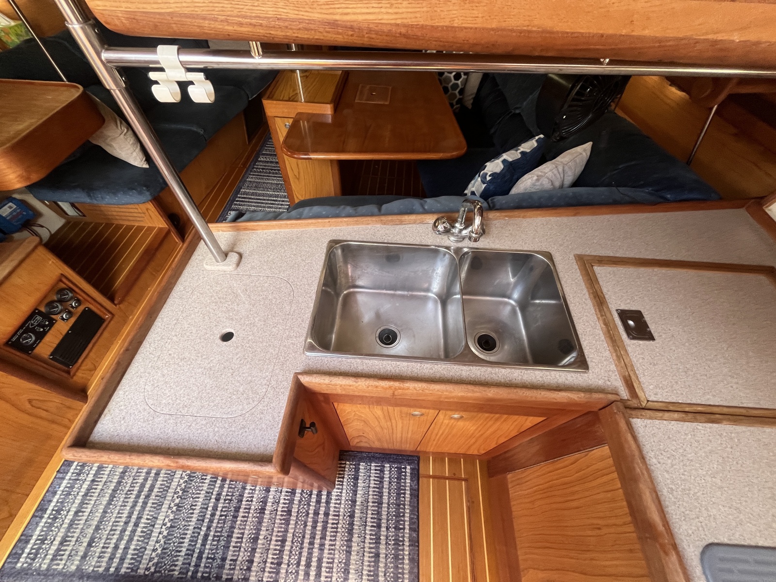 2000 Hunter 410