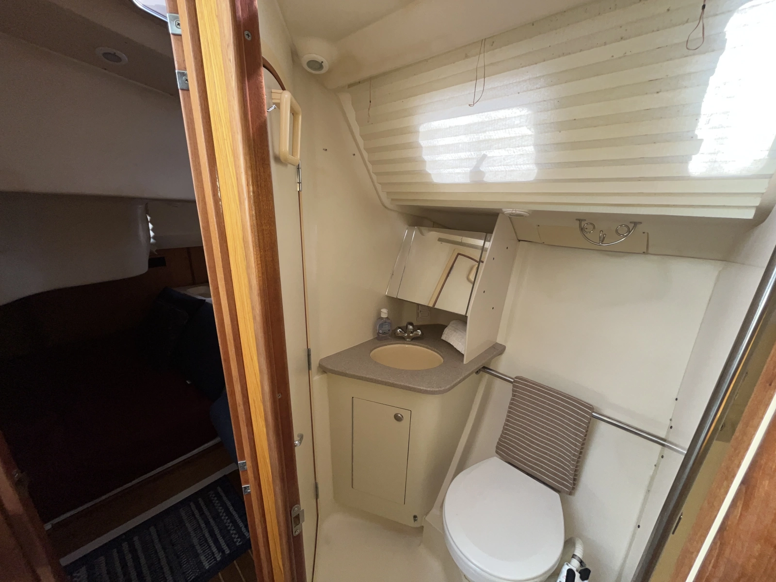 2000 Hunter 410