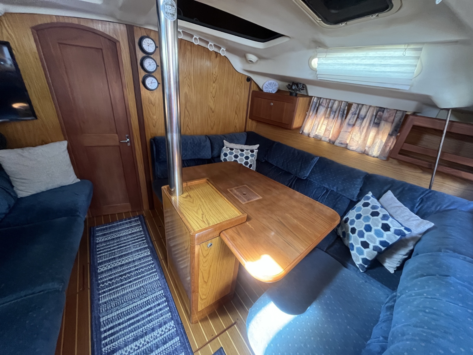 2000 Hunter 410