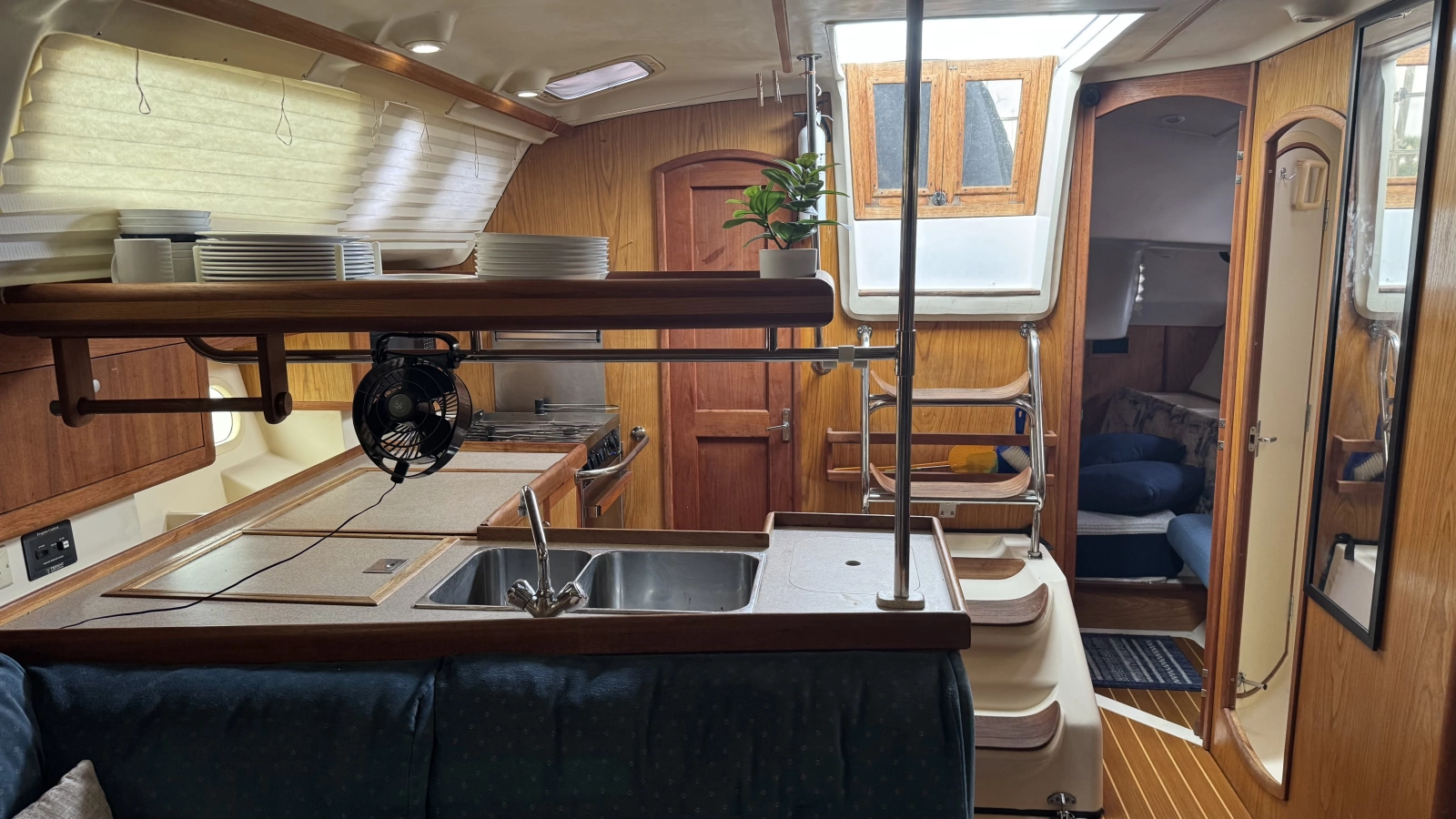 2000 Hunter 410