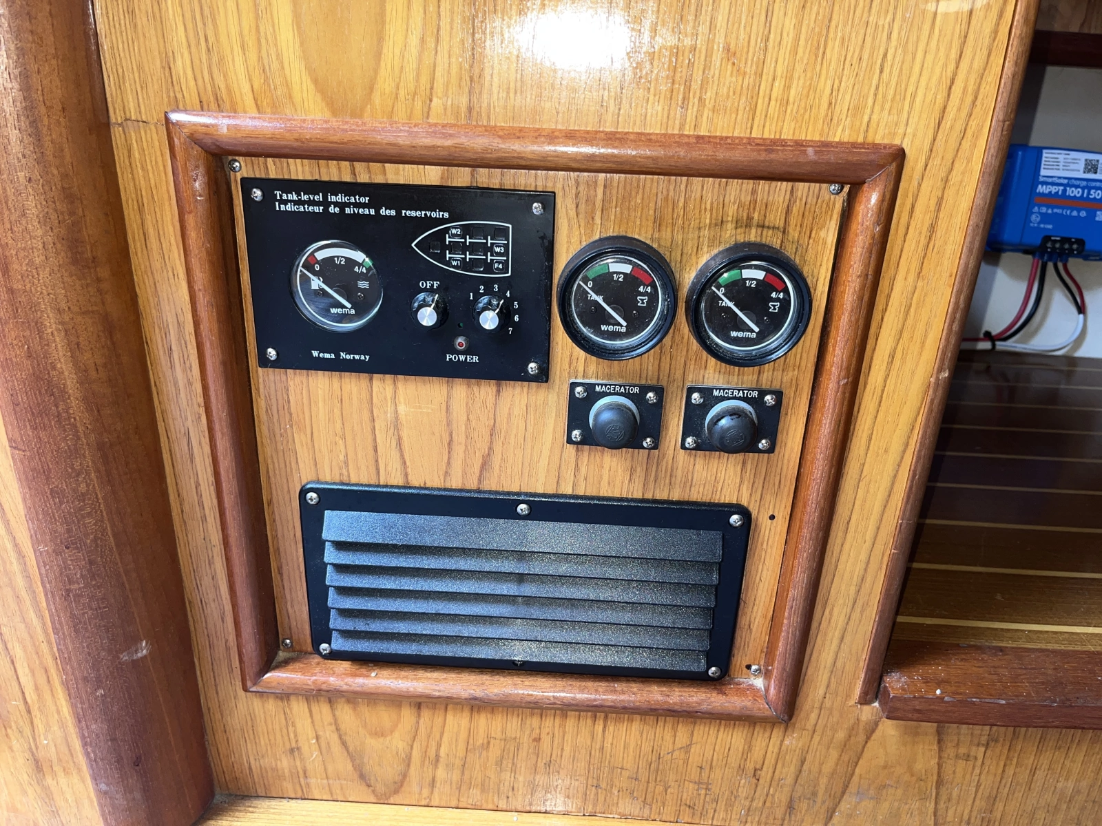 2000 Hunter 410