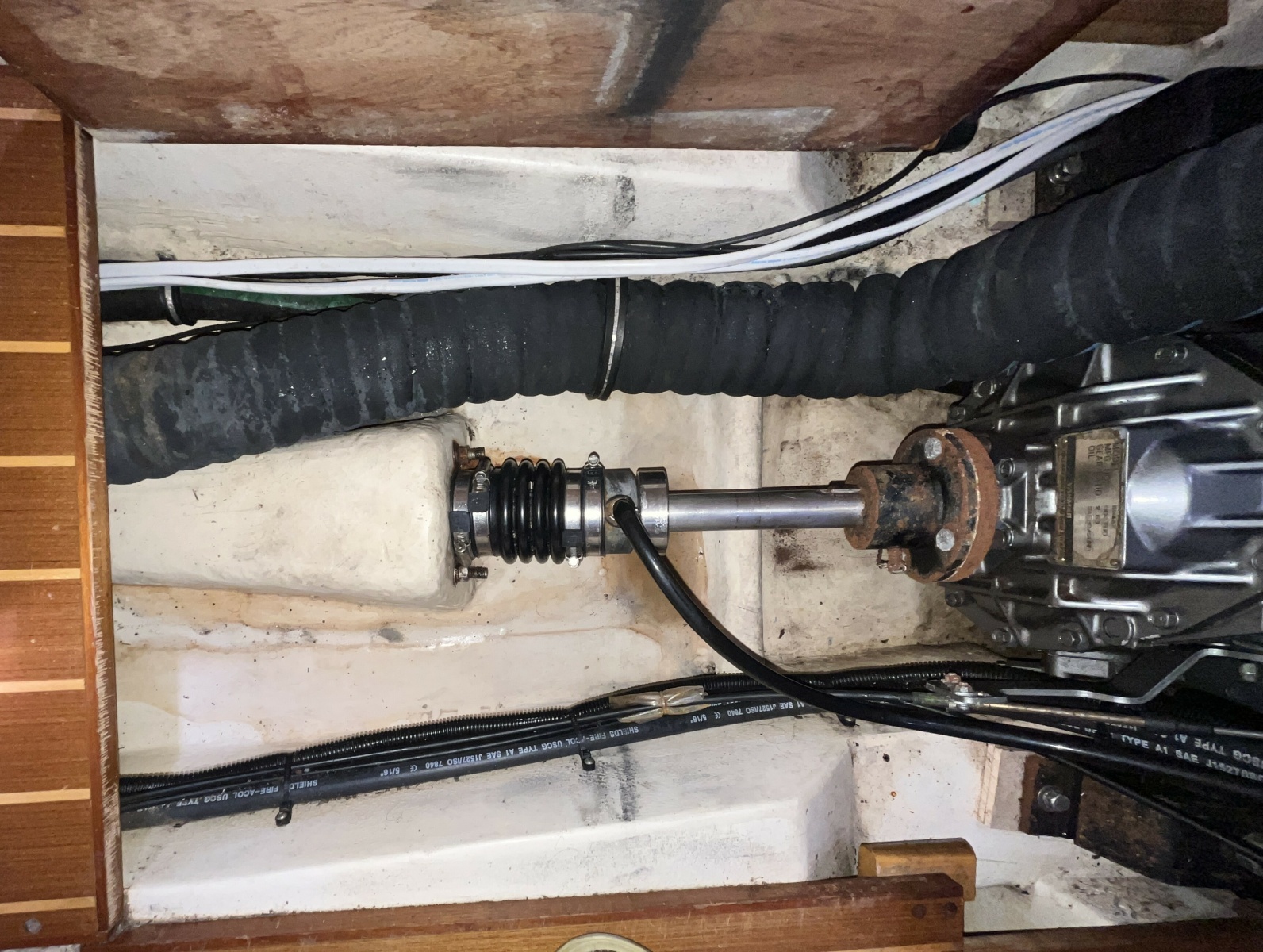 2000 Hunter 410