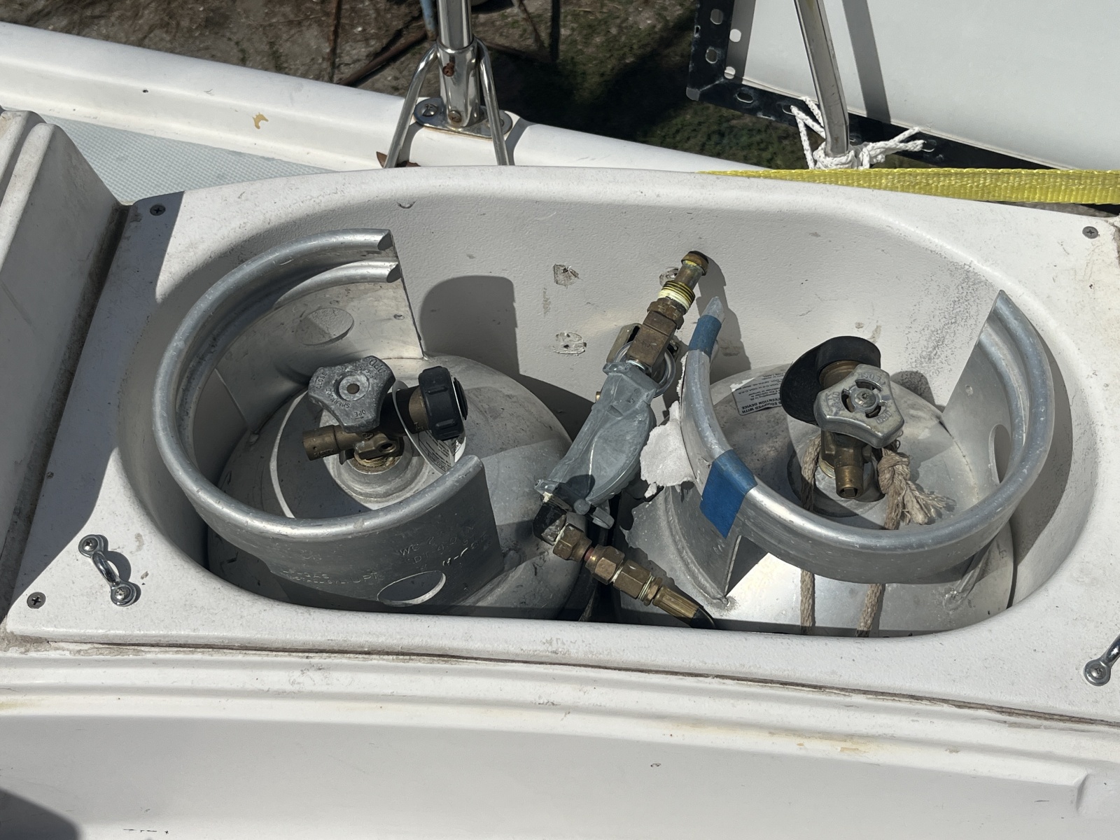 2000 Hunter 410