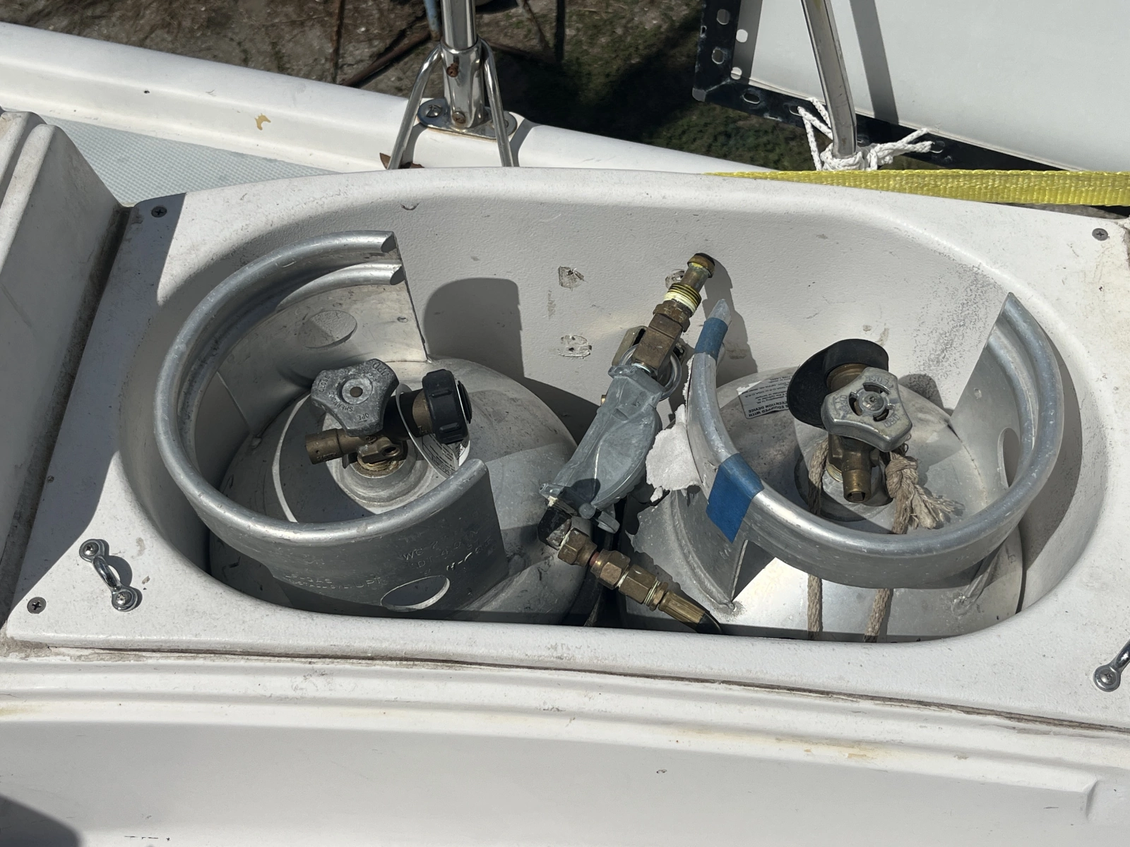 2000 Hunter 410