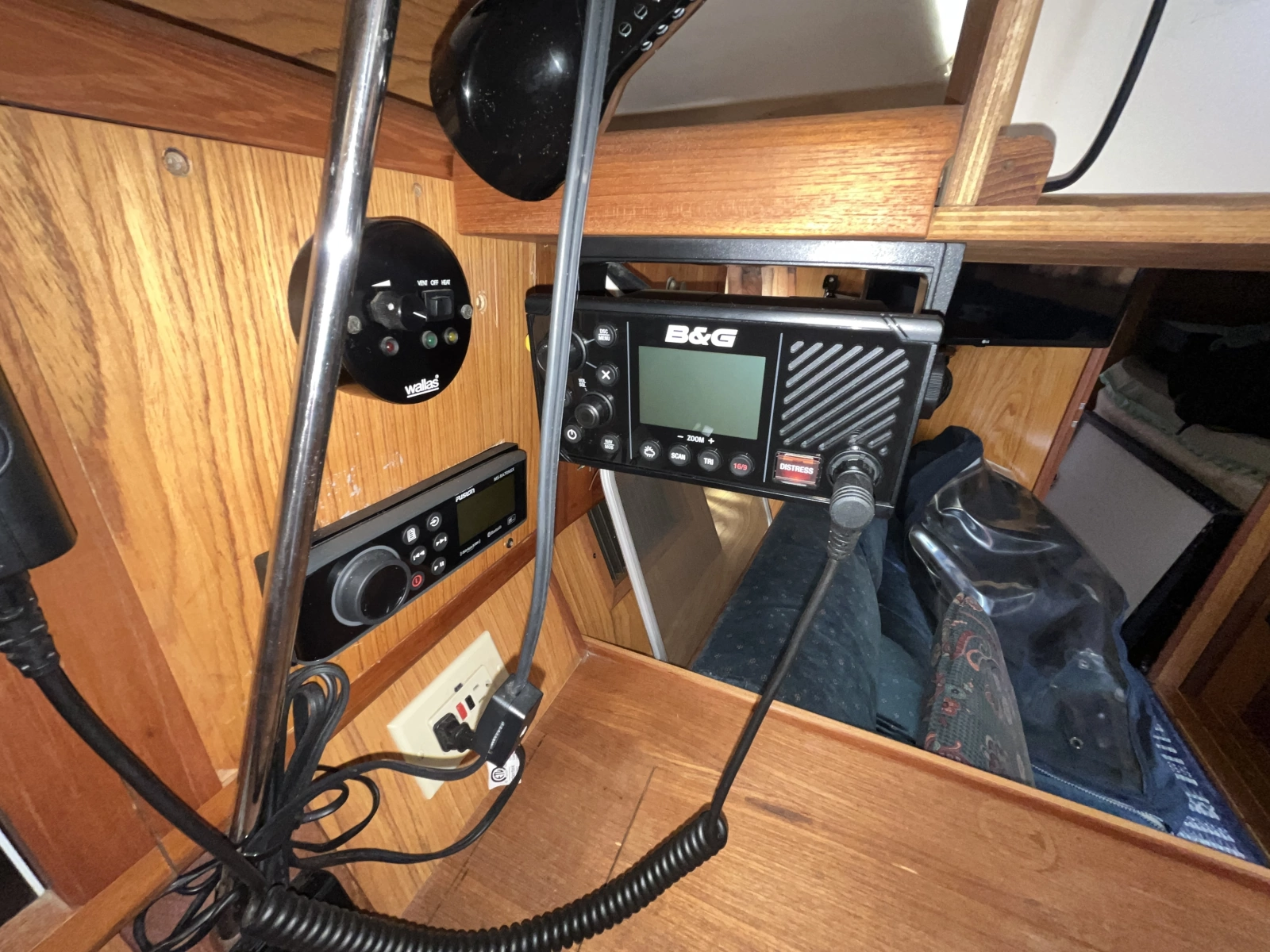 2000 Hunter 410