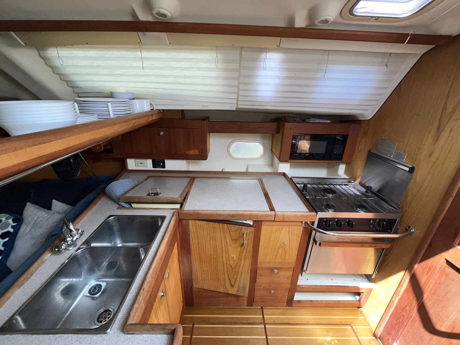 2000 Hunter 410