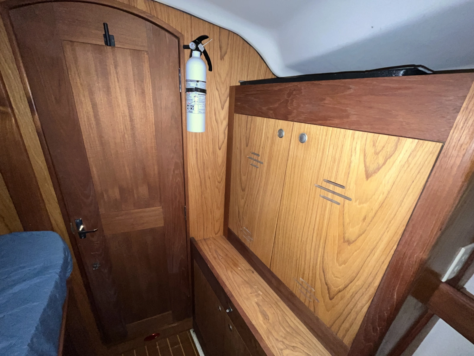 2000 Hunter 410