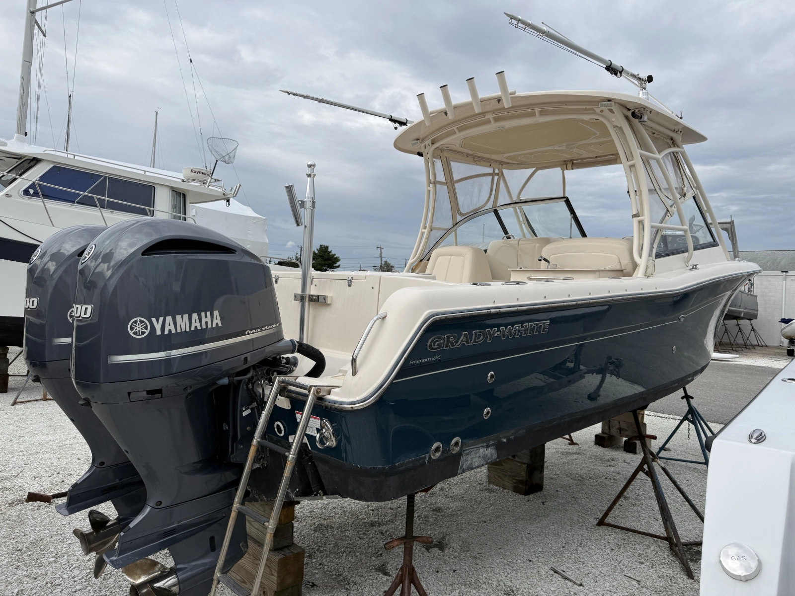 2015 Grady-White Freedom 285