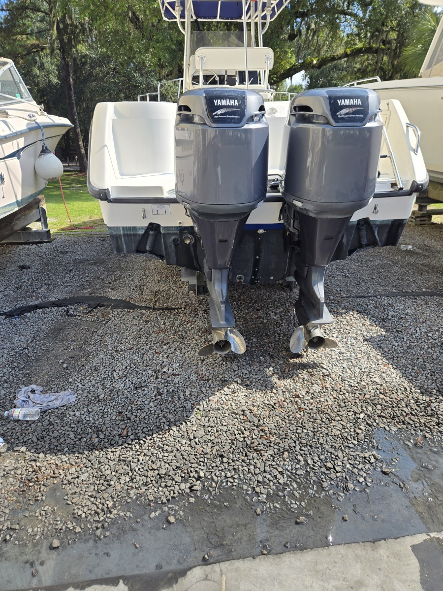 2000 Boston Whaler Outrage