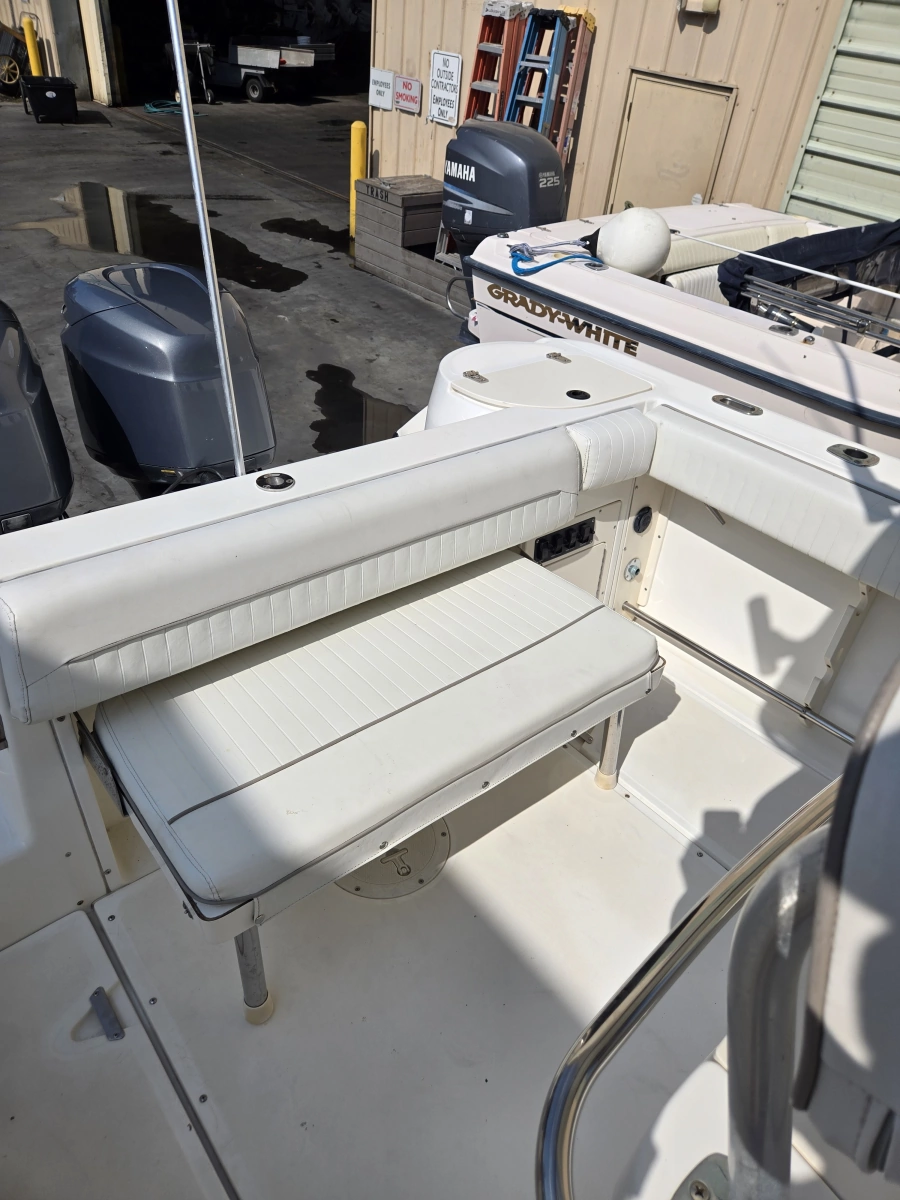 2000 Boston Whaler Outrage