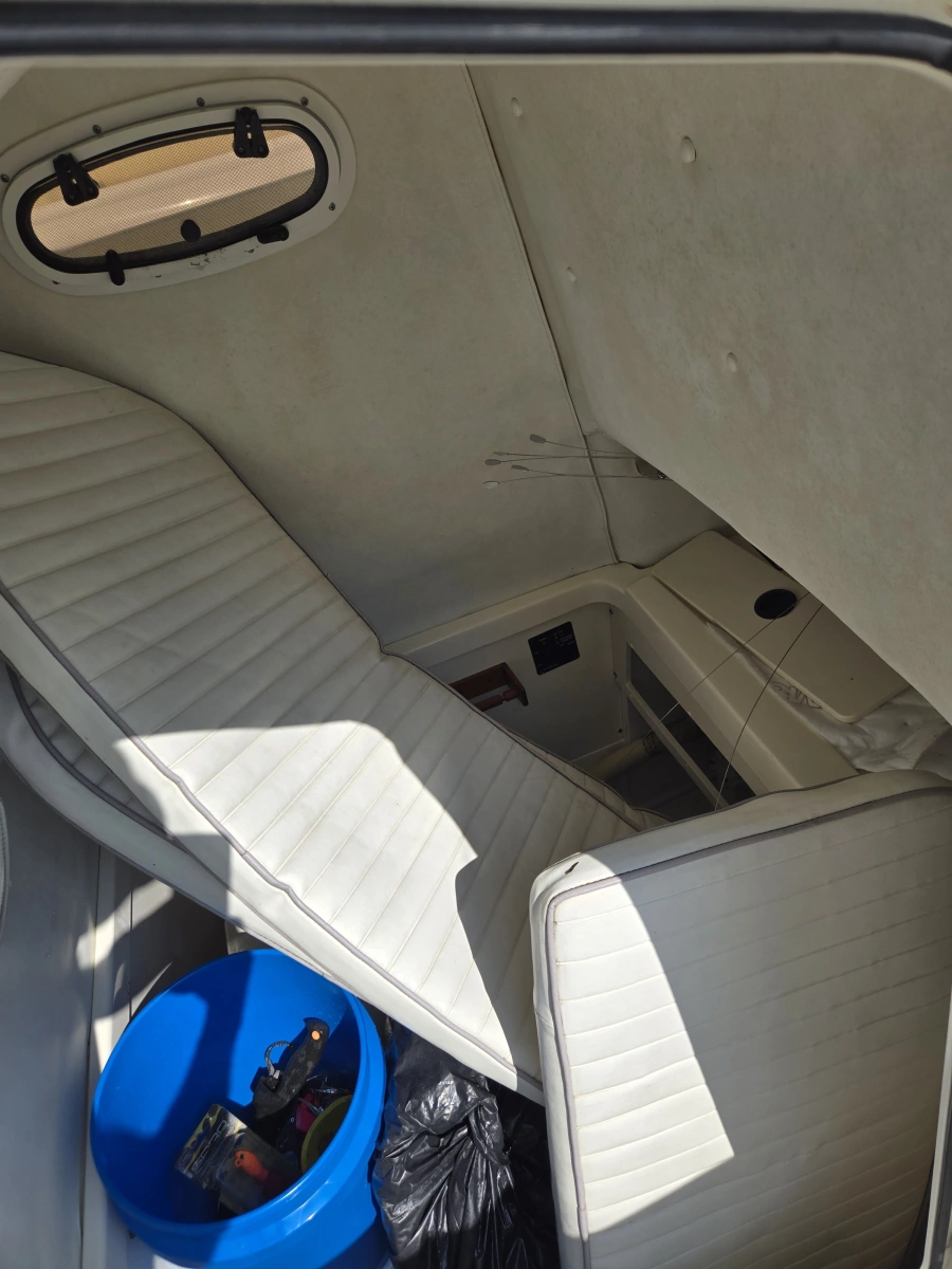 2000 Boston Whaler Outrage