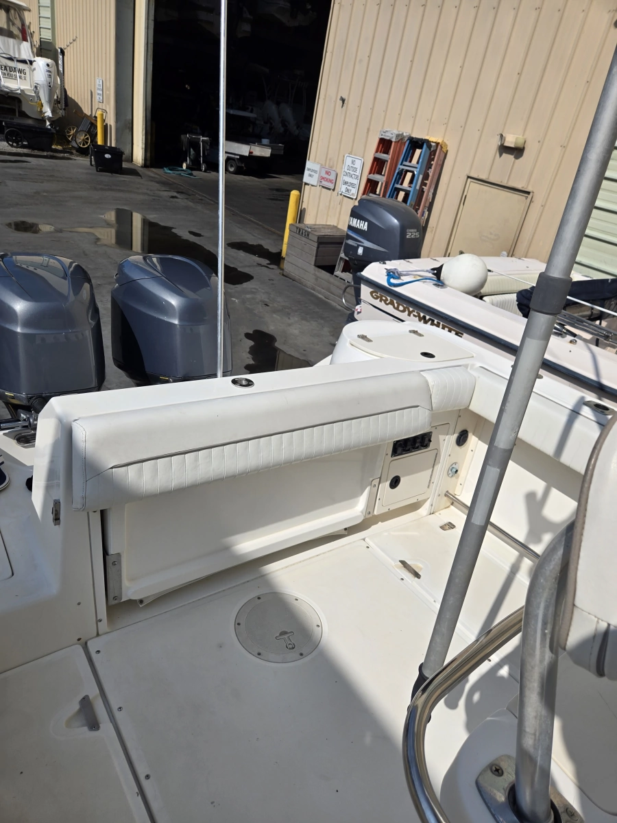 2000 Boston Whaler Outrage