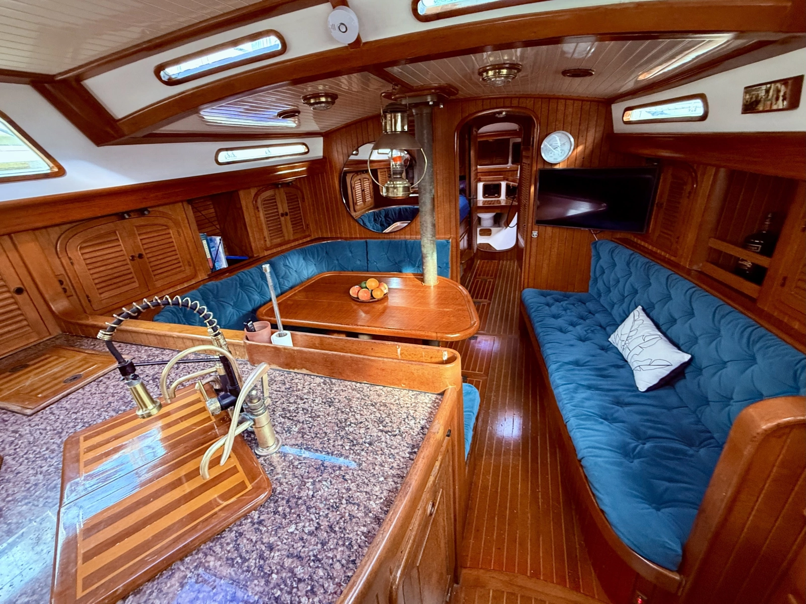 1997 Hans Christian Christina 43