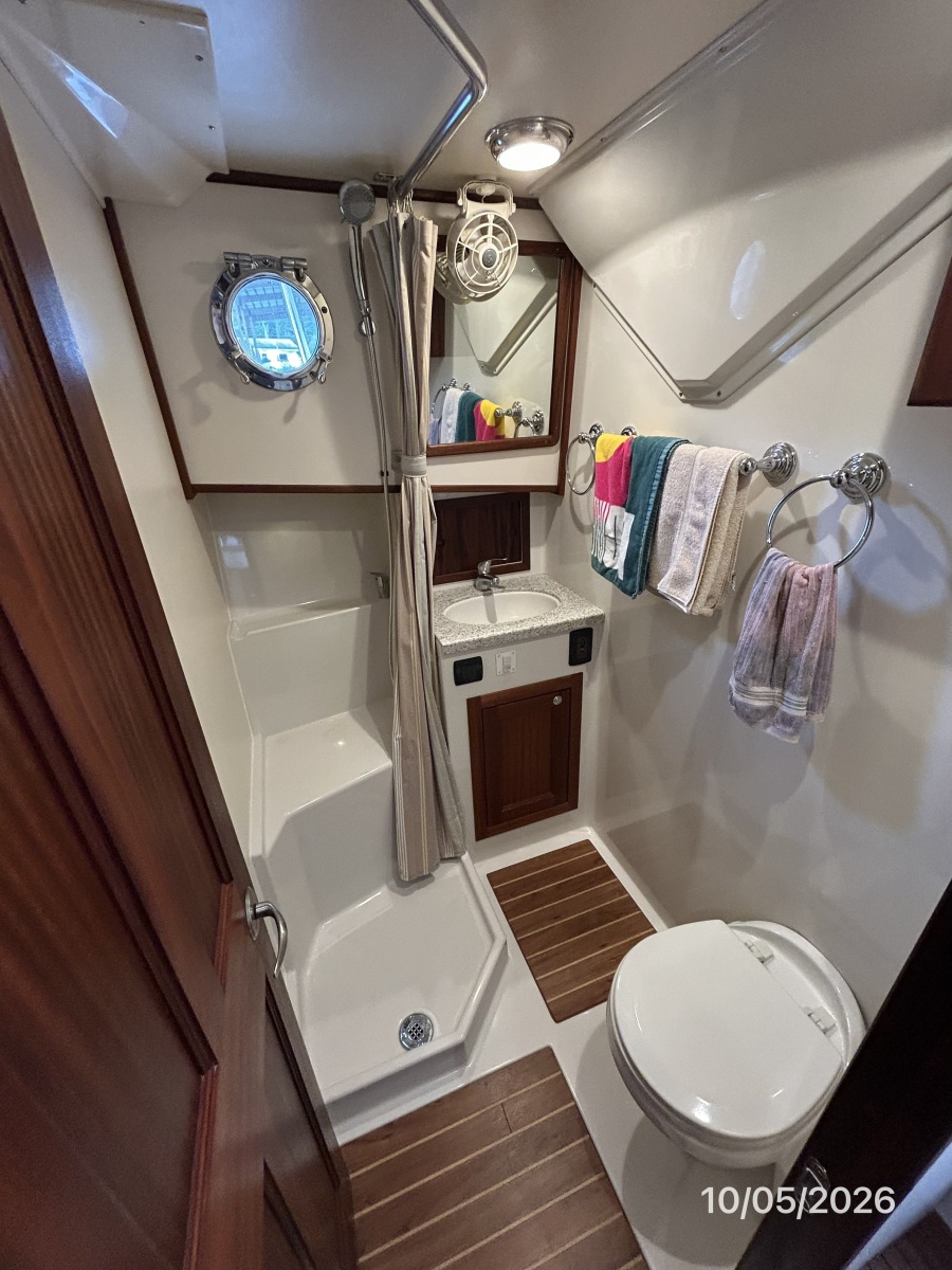 34' Nordic Tugs head-shower