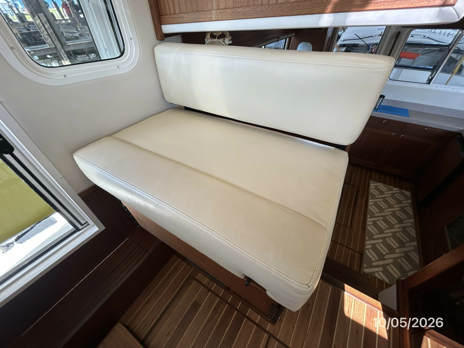 34' Nordic Tugs pilothouse starboard seating